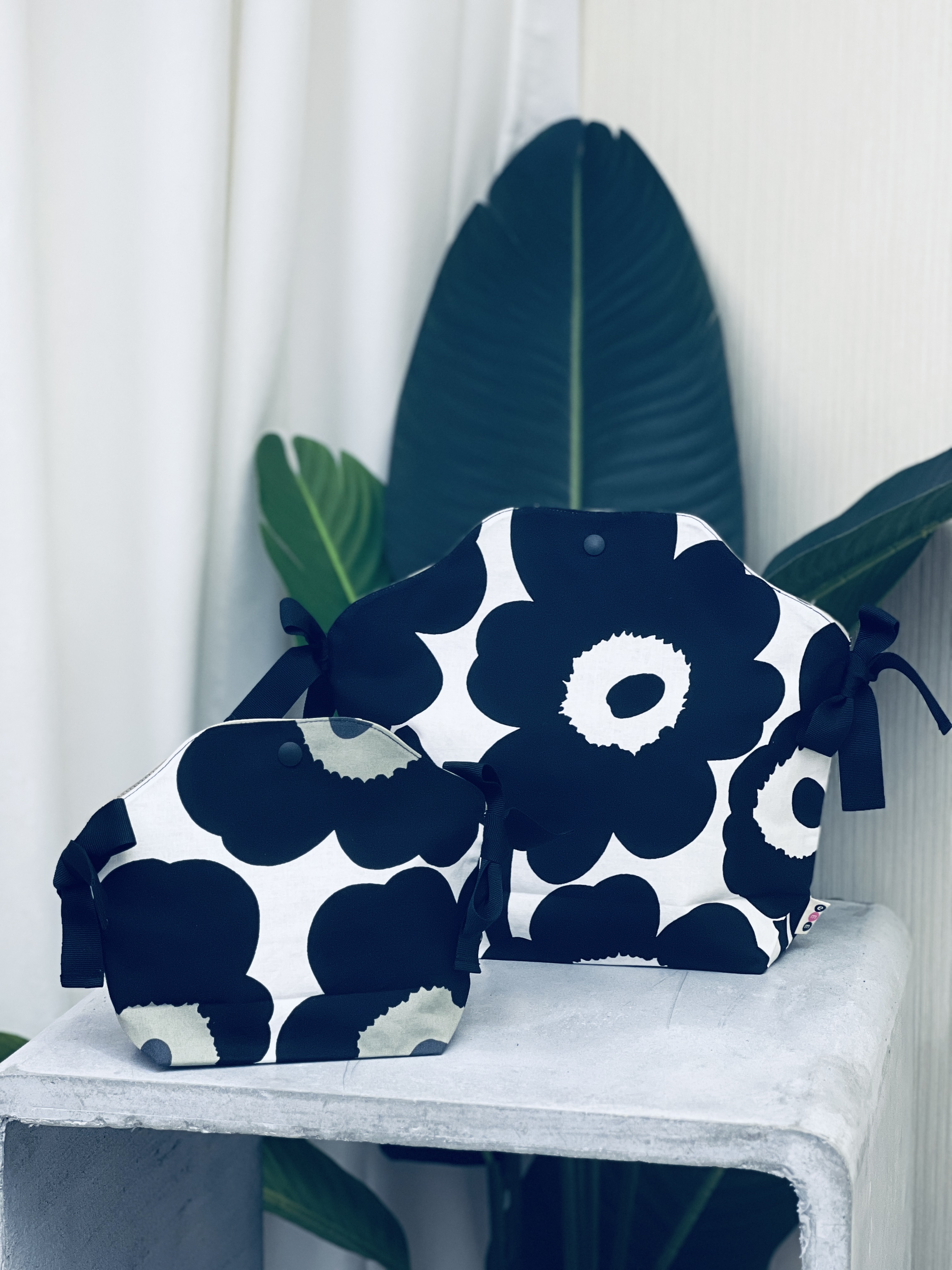 Longchamp 網袋inner bag(s) | black x green (圖片左面)