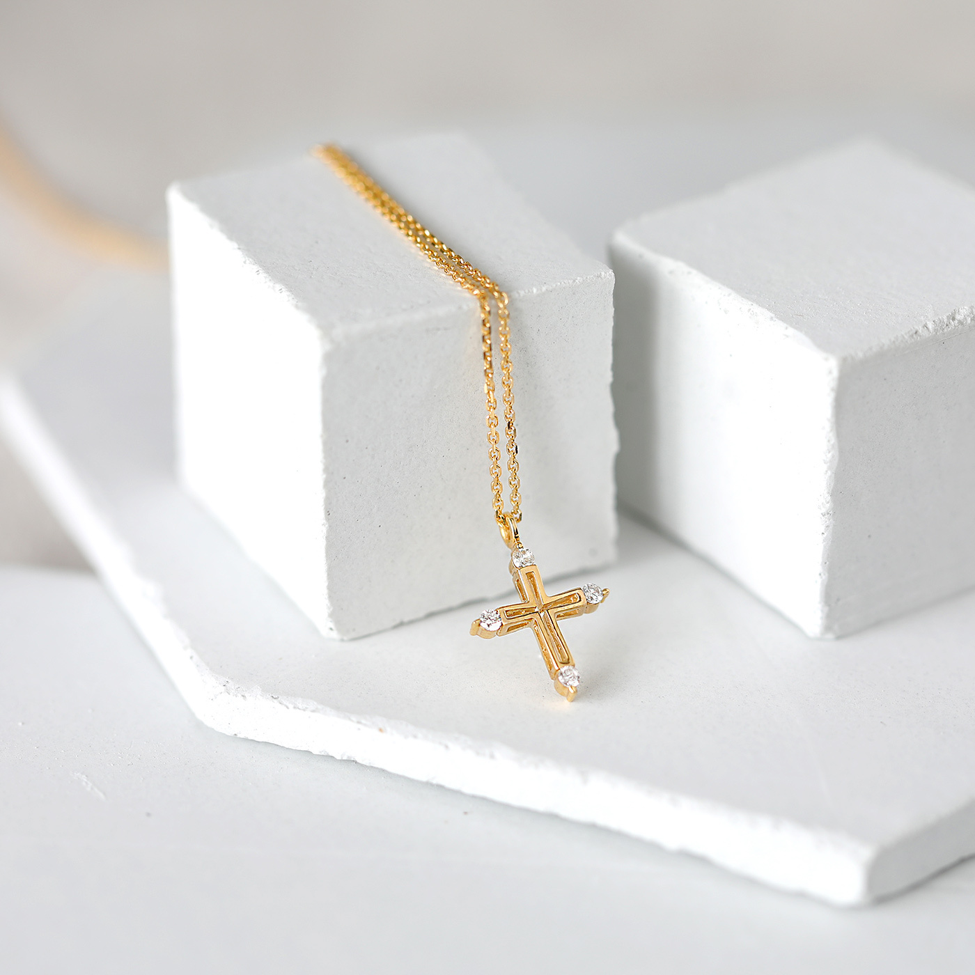 聖愛 — 6分十字架鑽石項鍊