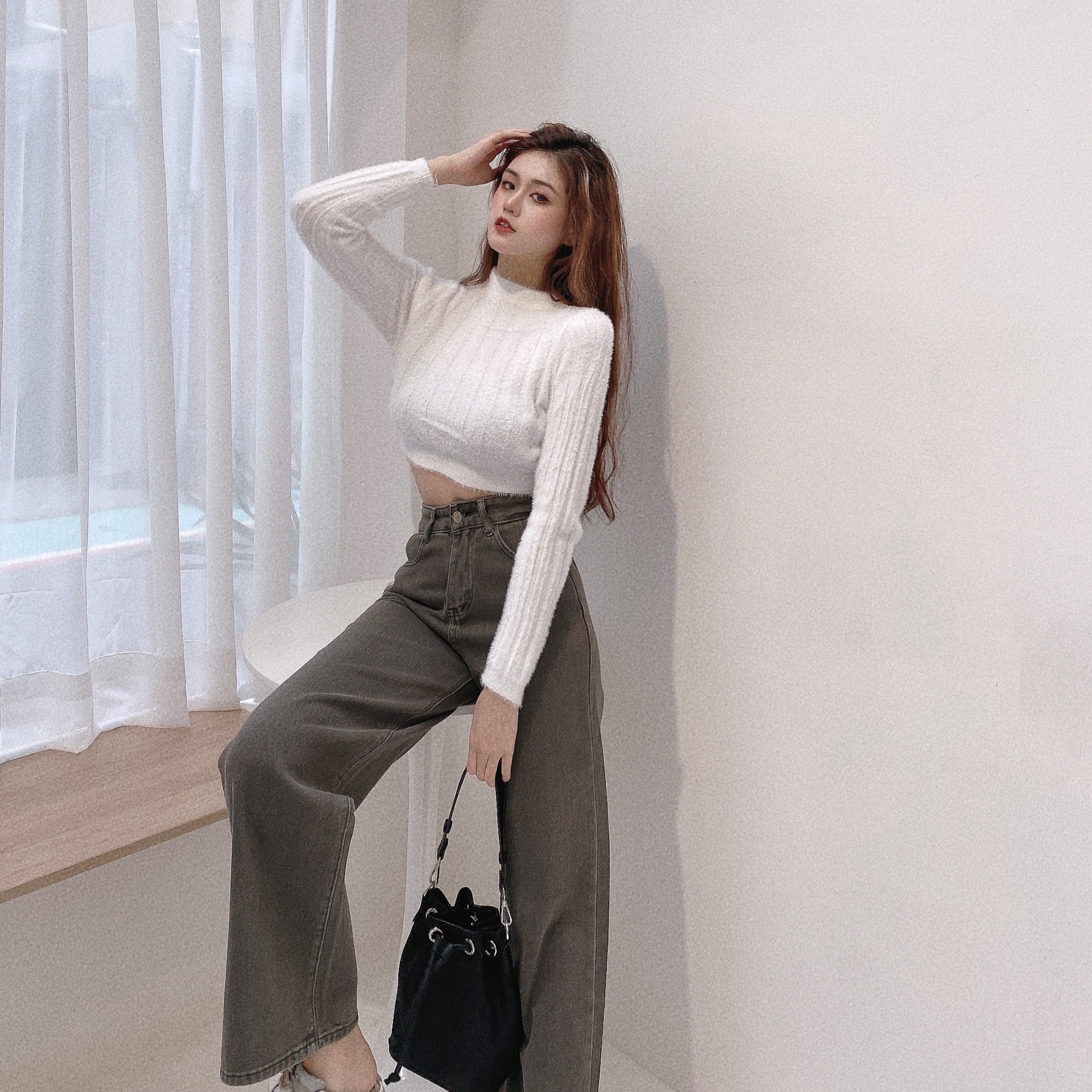 柔軟毛毛微領短版毛衣/四色