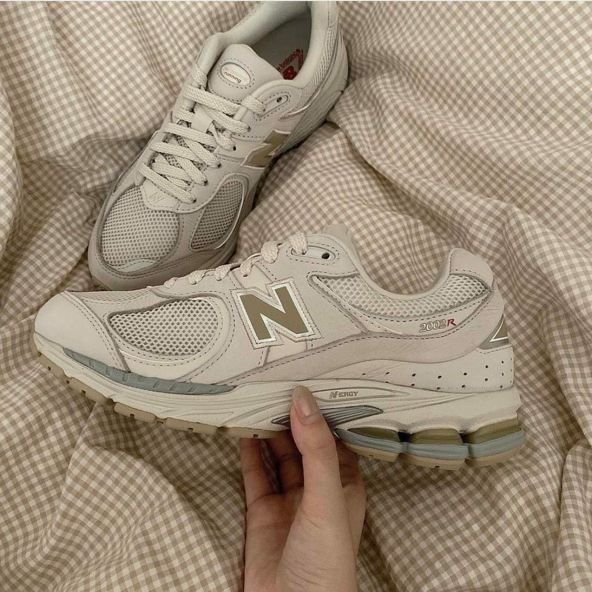 NEW BALANCE 2002R ≀ 蜜糖牛奶色 !