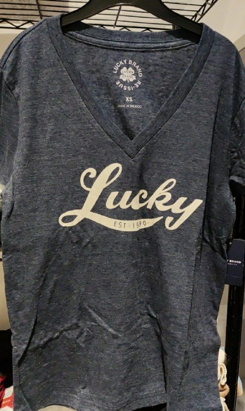 [S] LUCKY BRAND WOMENS LOGO SCRIPT GRAPHIC V NECK TEE, NAVY, 7W85535-4NL410 (SLB17)