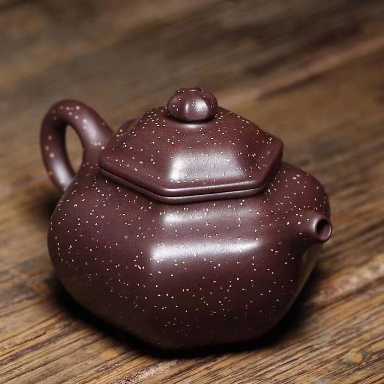 【六方蓮子】--協調勻稱，器型大方得體，穩重而大方。