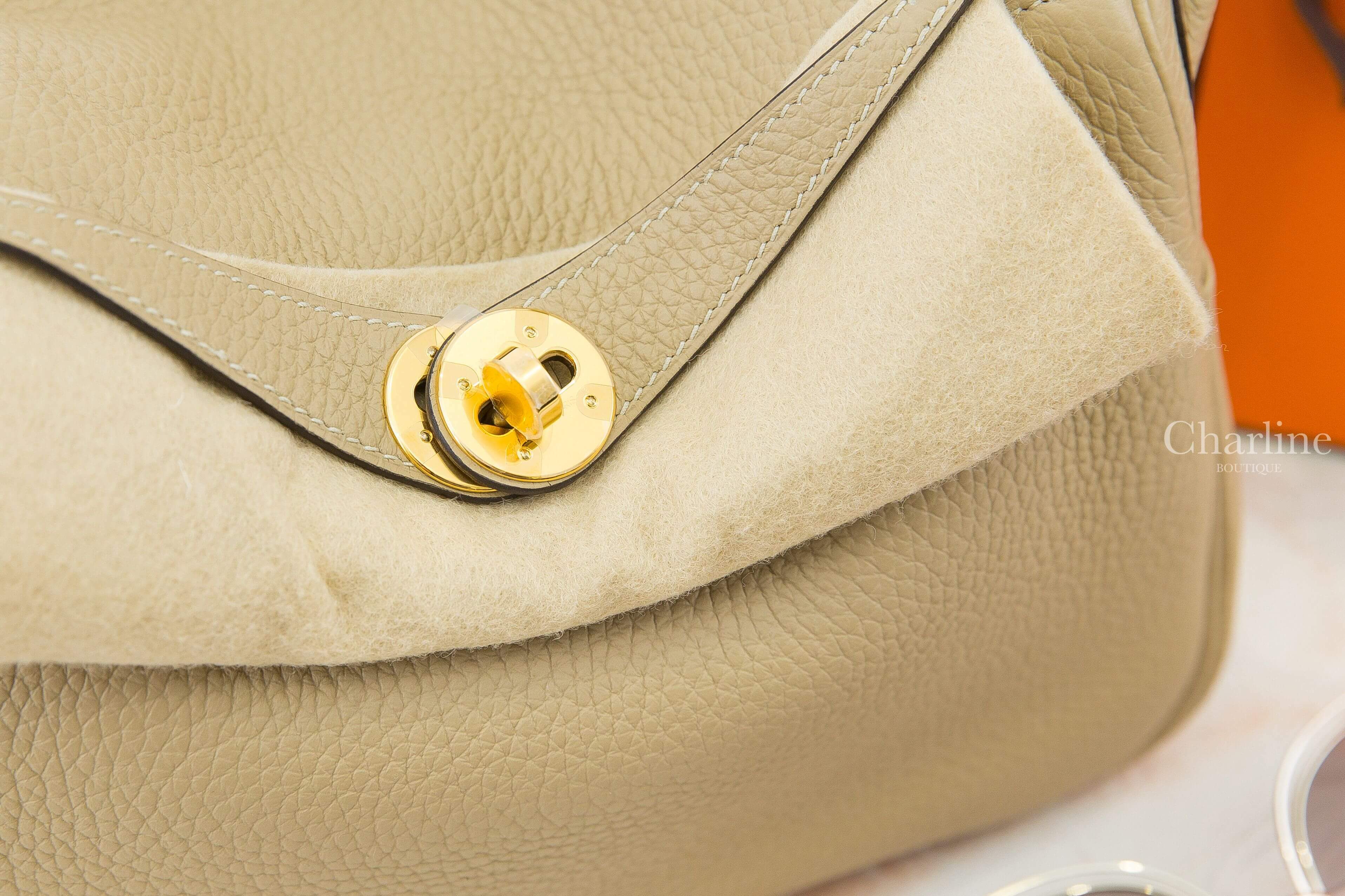 Hermès Lindy 26cm S2 Trench / 18 Etoupe Taurillon Clemence 風衣灰拼大象灰內裡金釦
