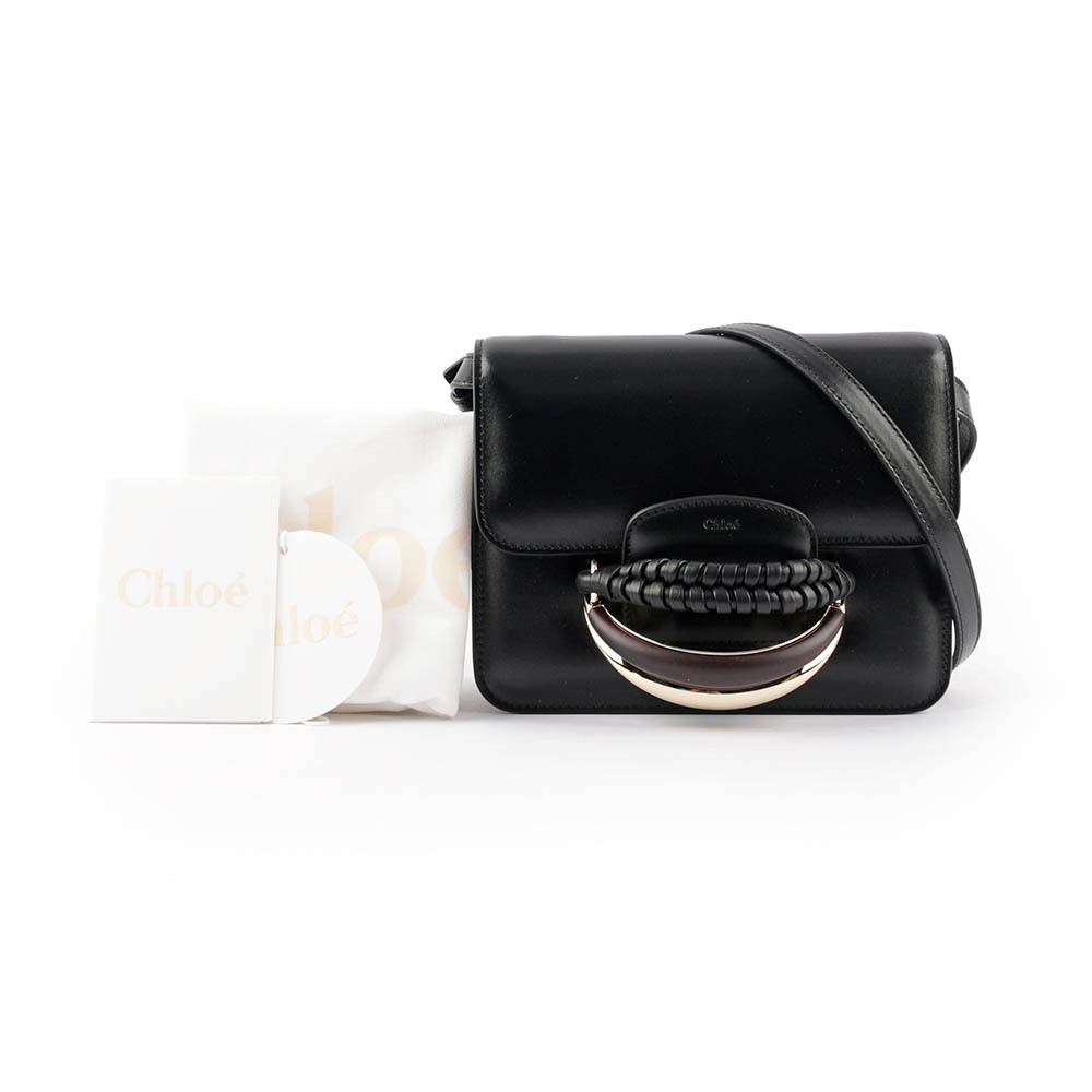 【CHLOE'】Kattie 閃亮小牛皮編織設計珠寶手拿/斜背二用包(黑色)