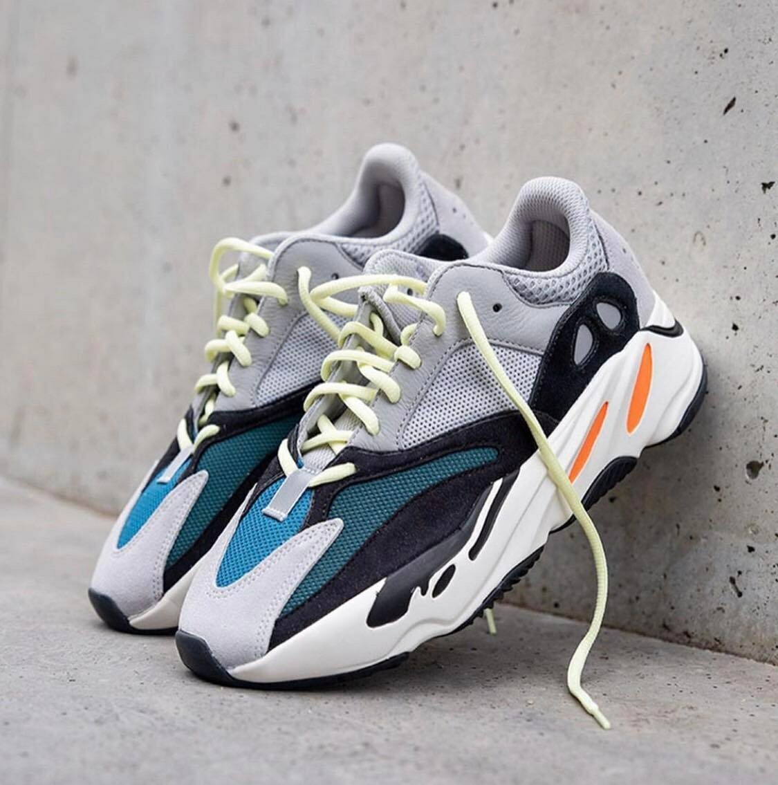 YEEZY BOOST 700 OG 