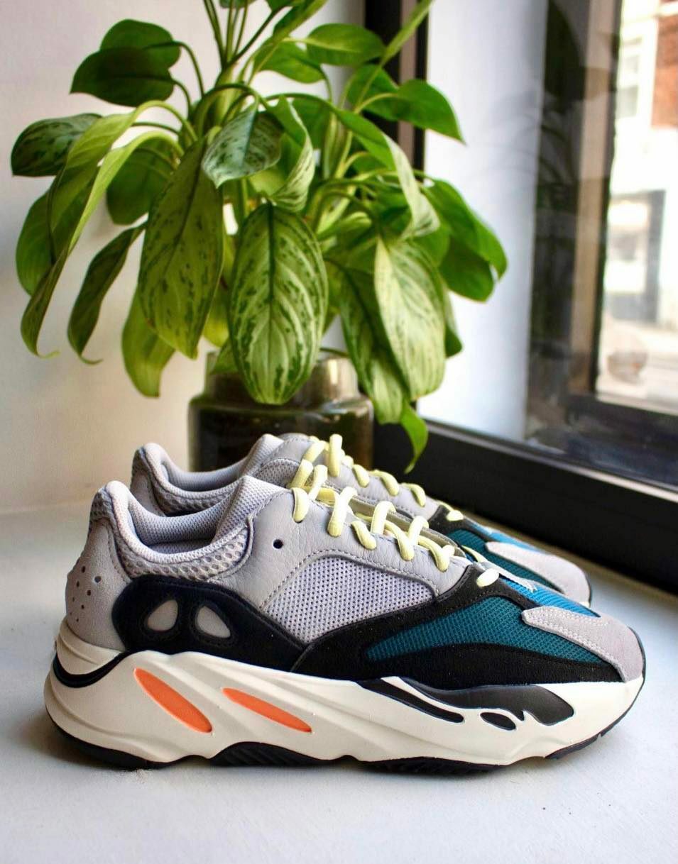 YEEZY BOOST 700 OG 