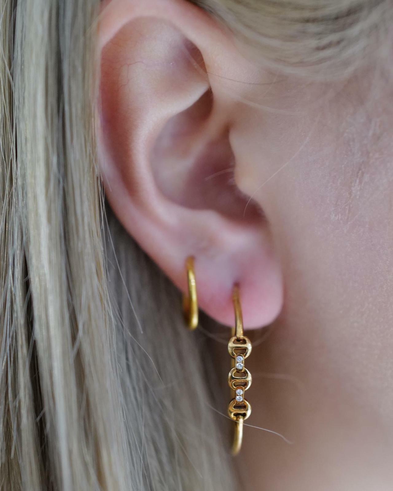 MINI HOOP WITH DIAMOND BRIDGES (Single stud)