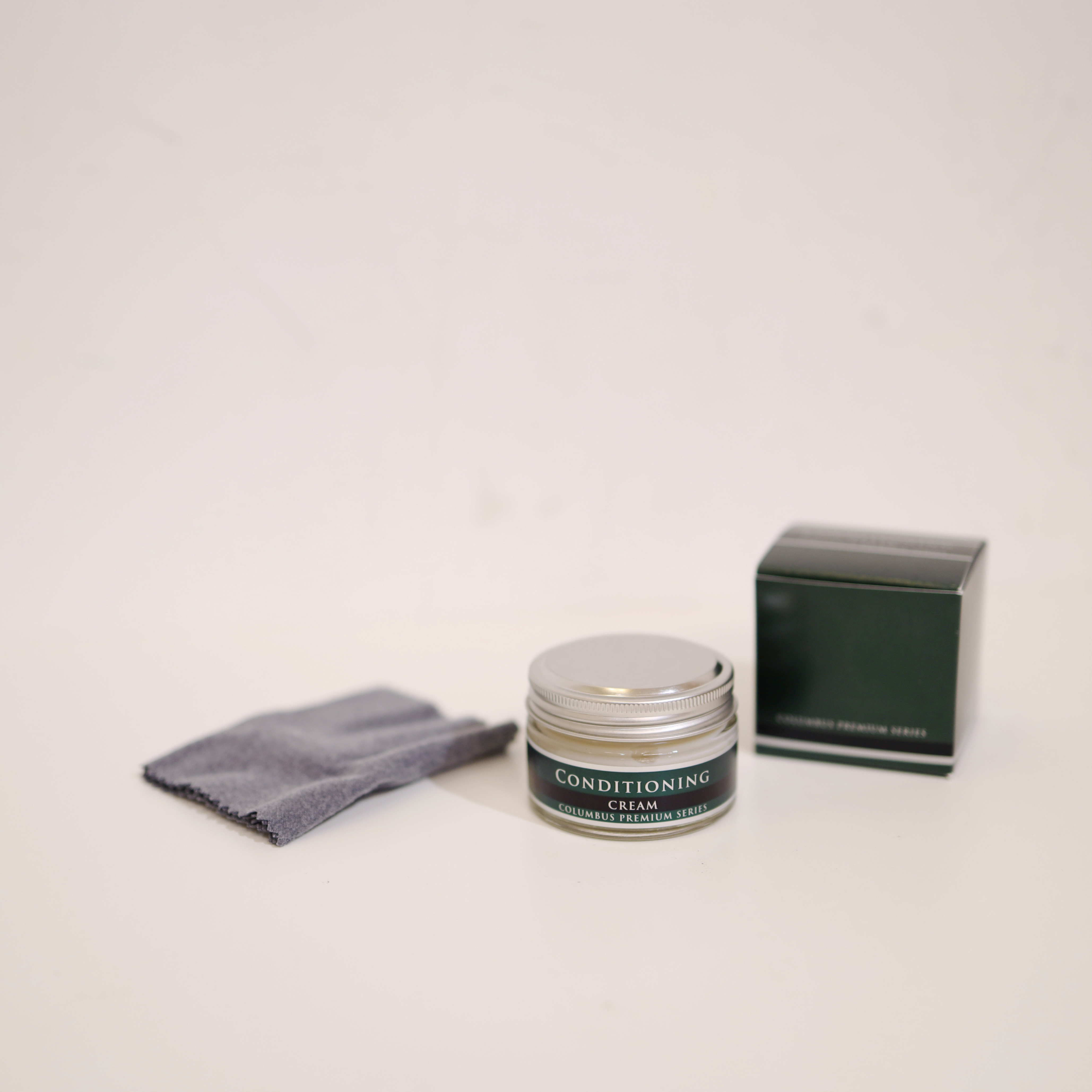 (日本製) [8014] Columbus 皮革滋潤護理膏 - 羊仔皮適用 附送抹皮布