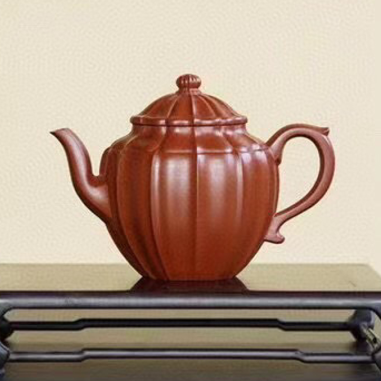 【菱花仙子】 -- 此壺是在菱花壺基礎之上創作而來，此款壺製作審慎，工精藝謹。