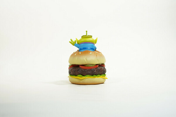 Soap Studio 三眼怪漢堡公仔背面照