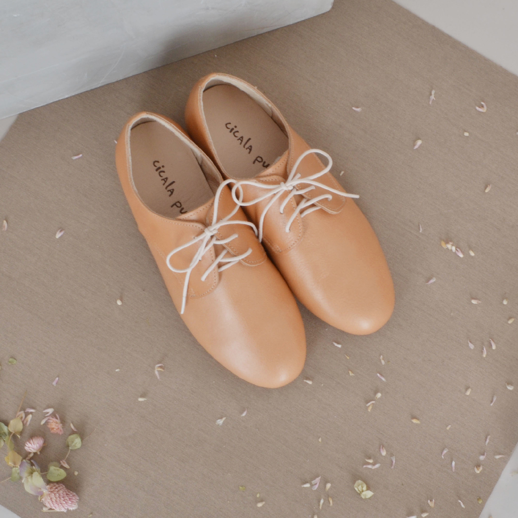 6837 駝色綁帶牛津