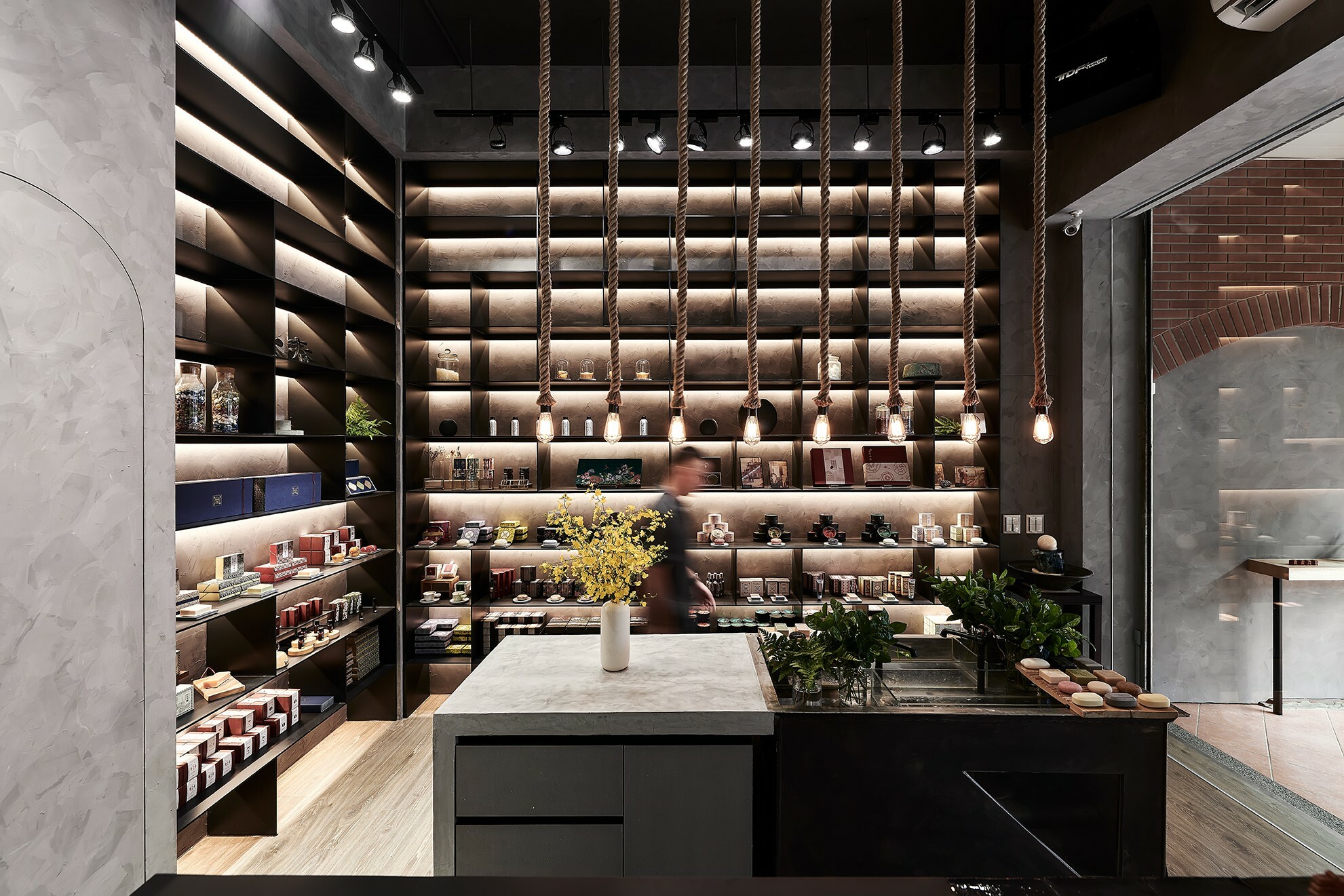 大春煉皂迪化直營門市