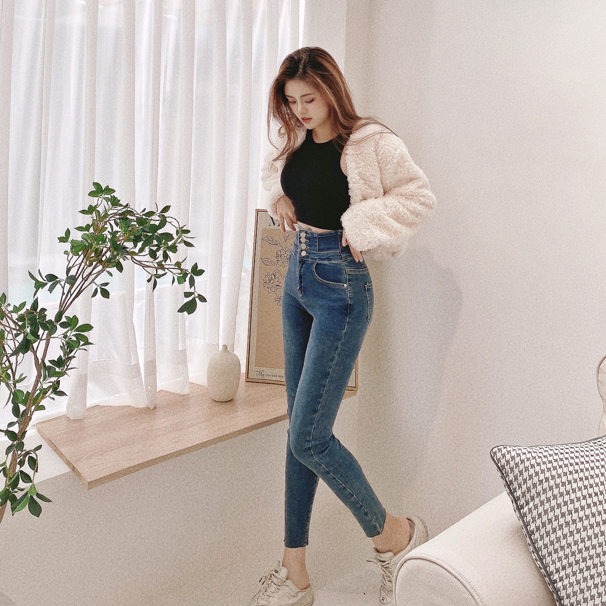 後交叉簍空四釦小腳牛仔褲/二色