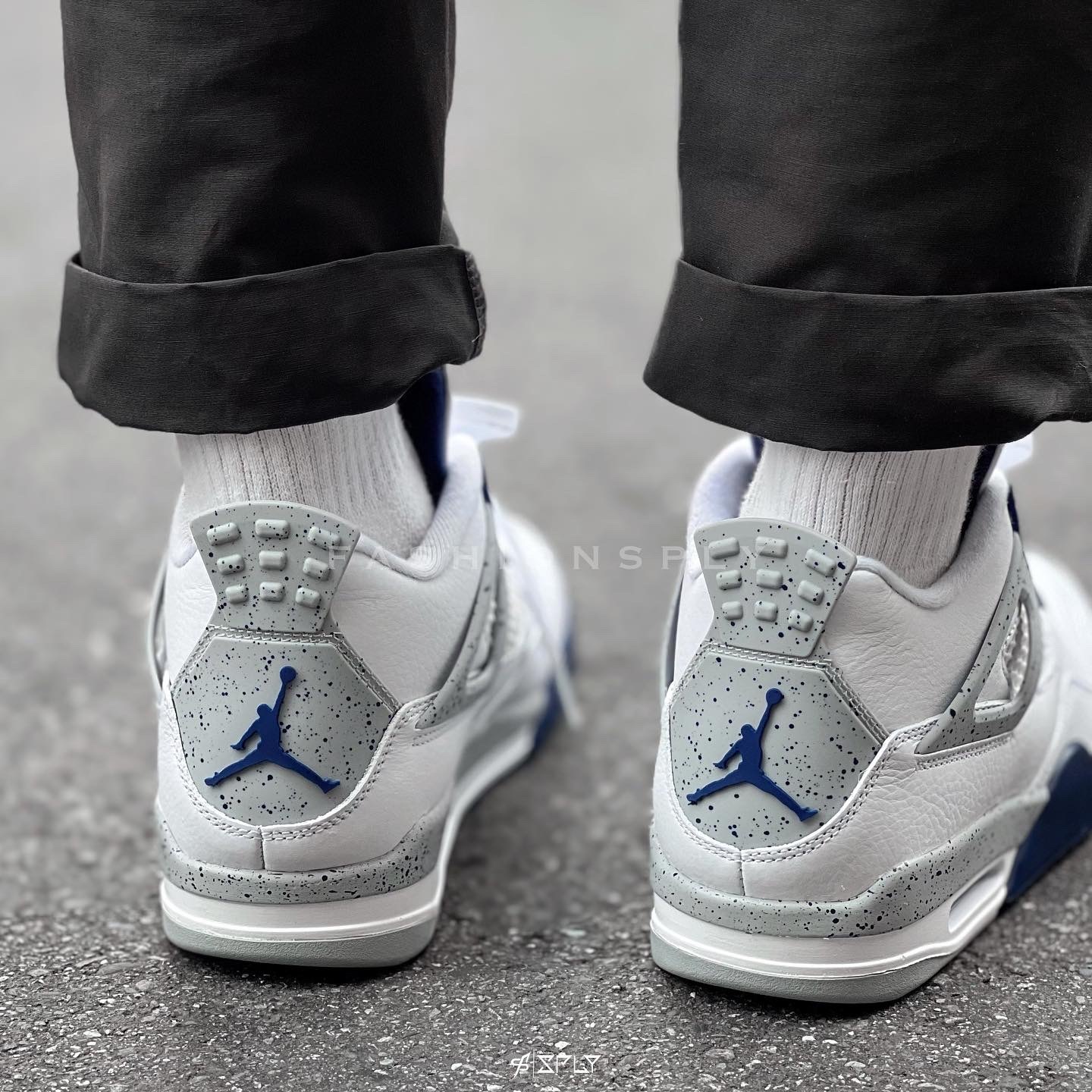 Air Jordan 4 Retro Midnight Navy 午夜藍潑墨