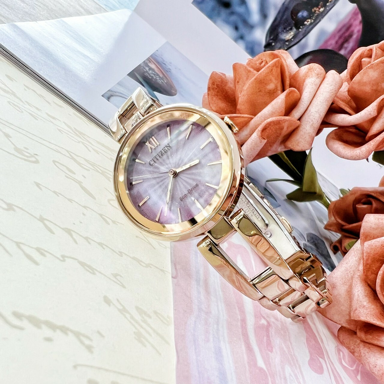 【CITIZEN 星辰】光動能簡約時尚漸層錶 EM0809-83Z 28mm 現代鐘錶