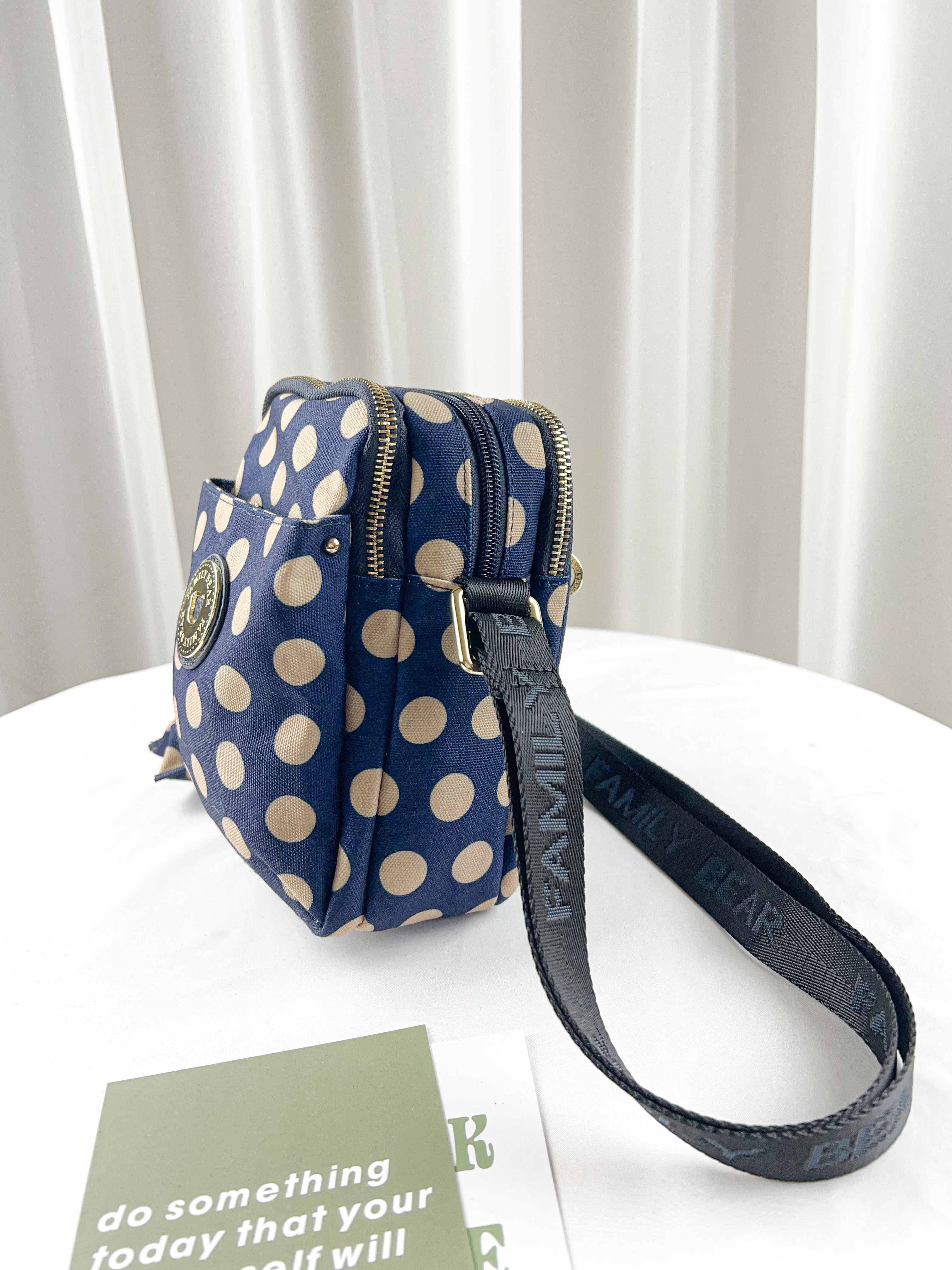 FamilyBear 卡其點點側背包 附酒精保護套+酒精瓶 #2499