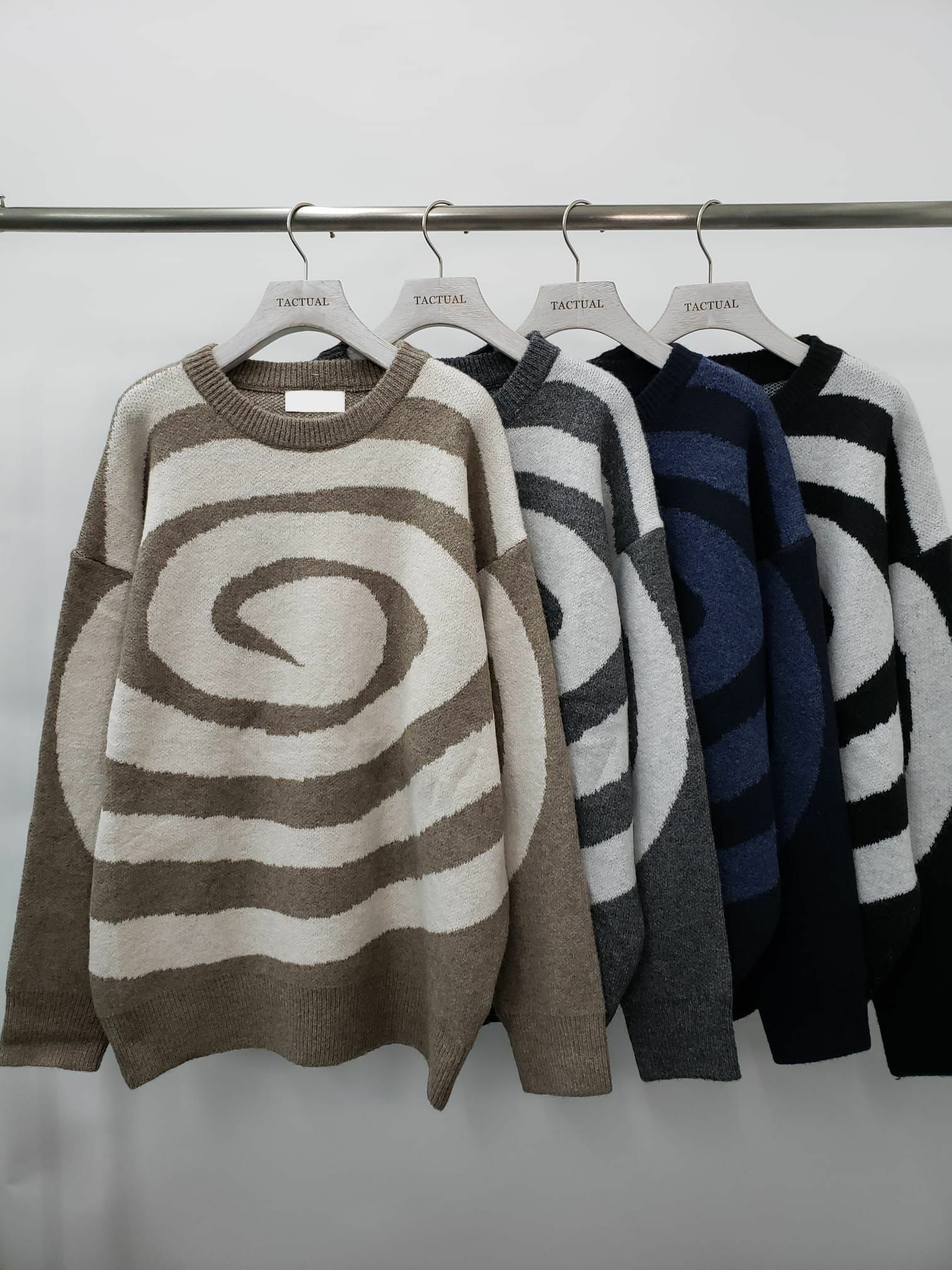 圓領旋轉圖案針織衫 T4218