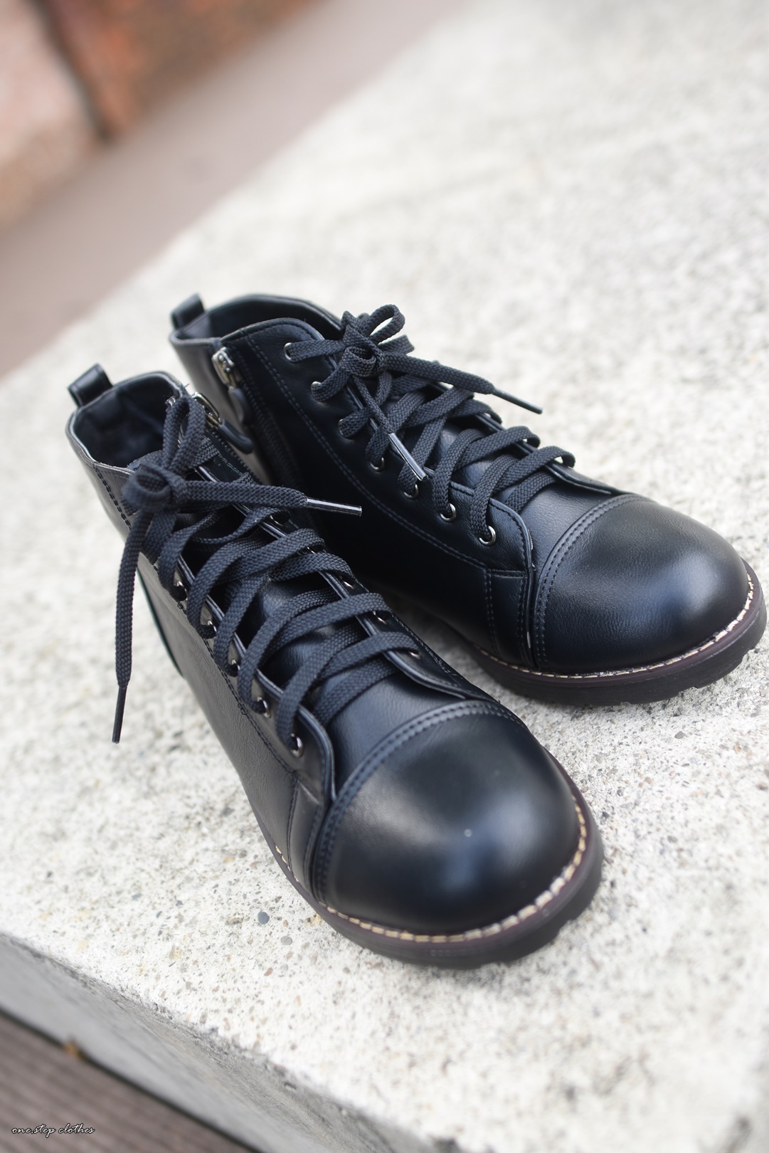 正韓大推推的好穿俐落綁帶軍靴 (黑)