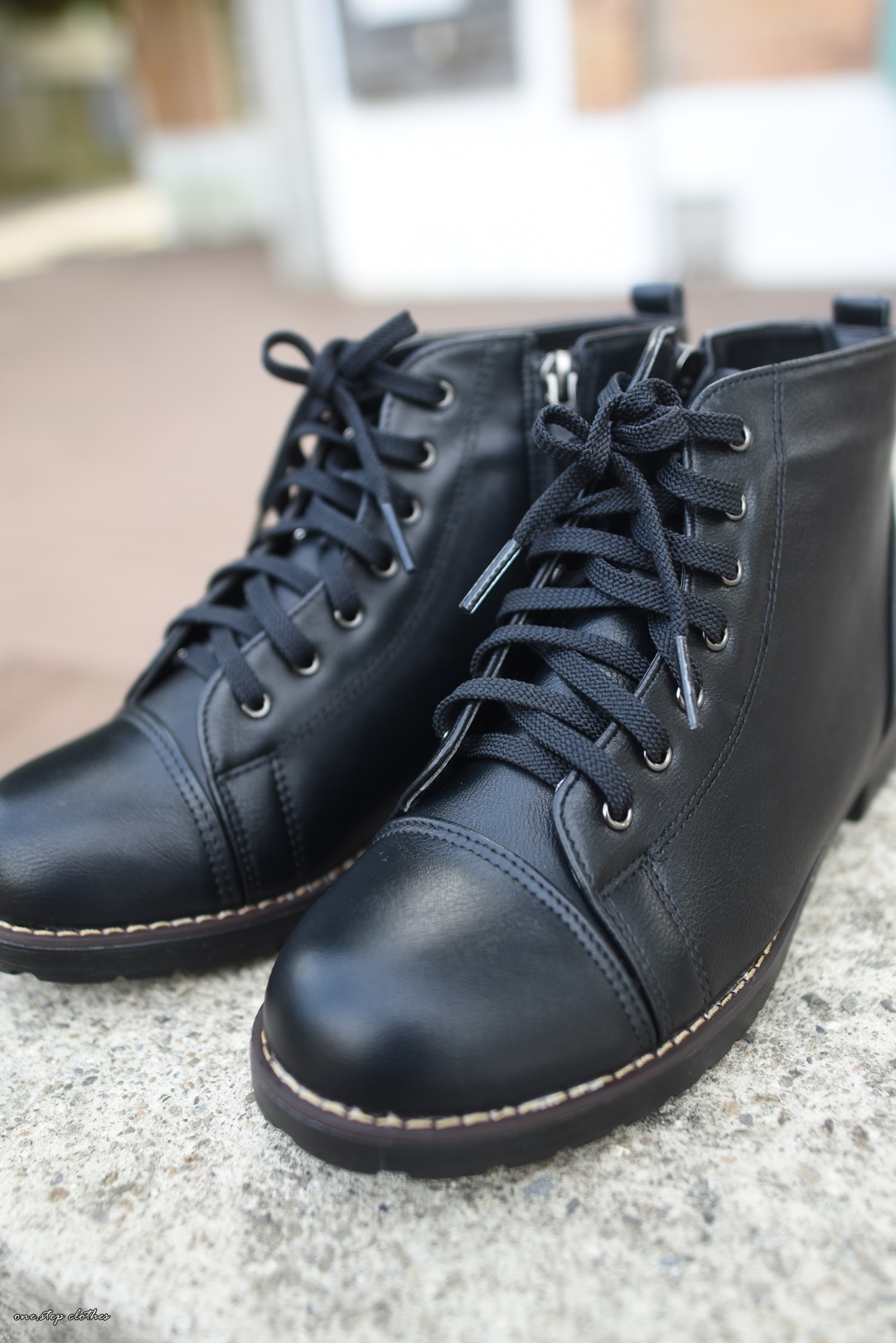 正韓大推推的好穿俐落綁帶軍靴 (黑)
