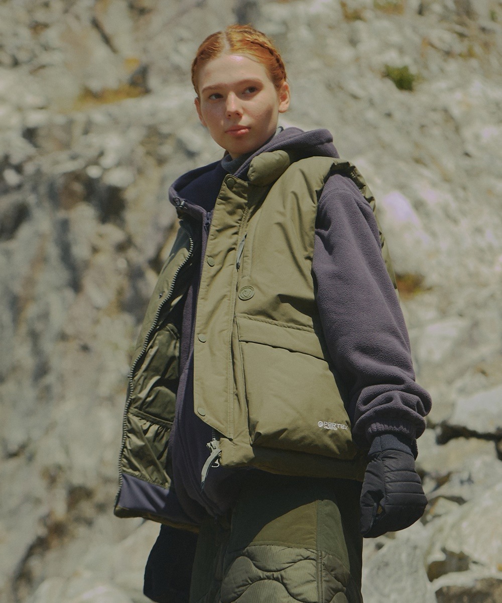 COVERNAT X BLACK YAK 羽絨背心 橄欖