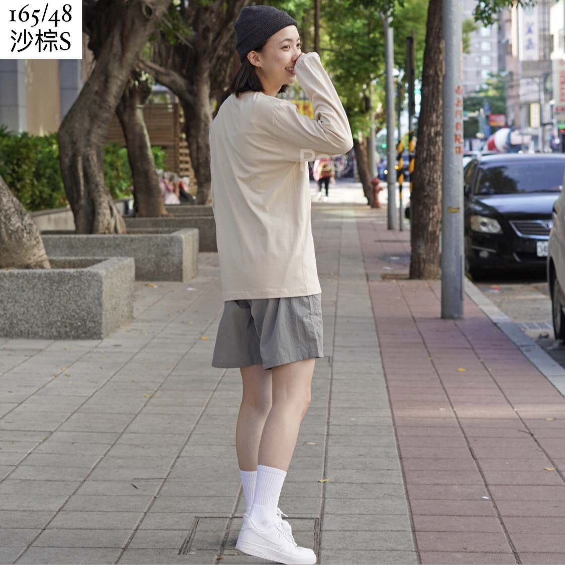 女模著United Athle 長T沙綜S