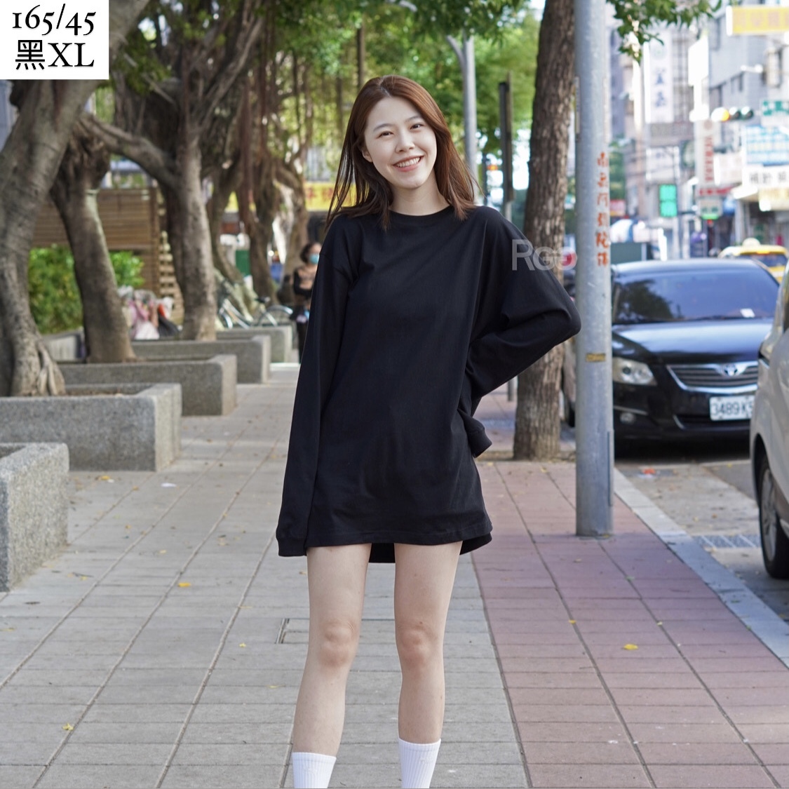 女模著United Athle 長T黑XL