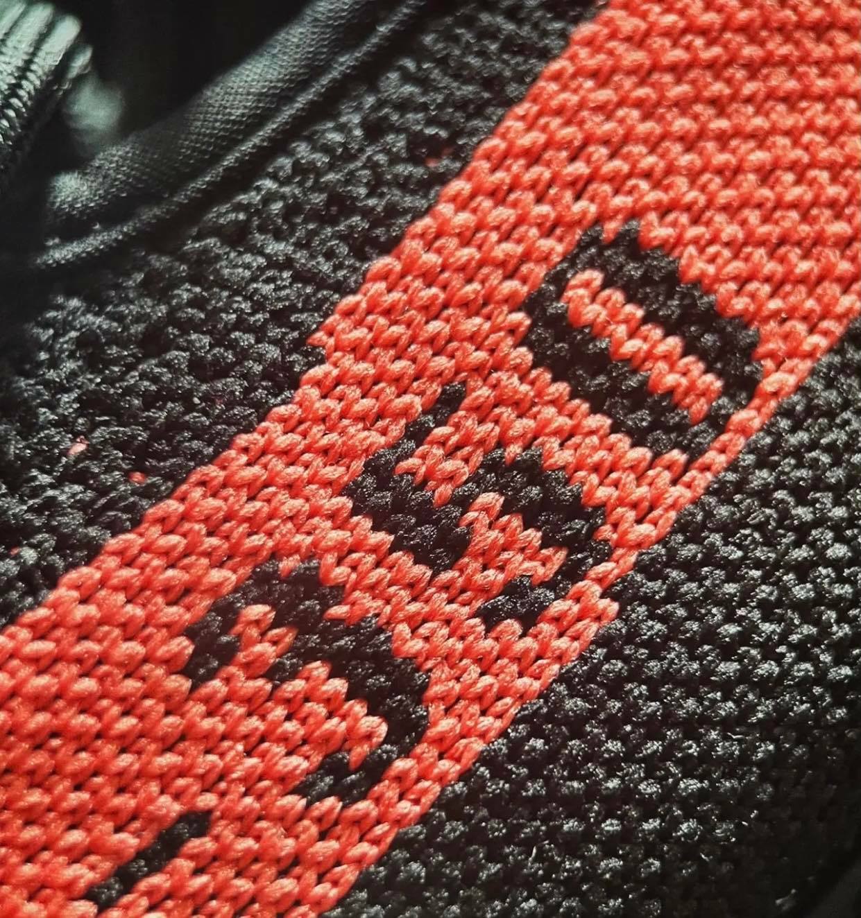 YEEZY BOOST 350 V2 CORE BLACK RED 黑紅黑底紅線2022版本/ HP787