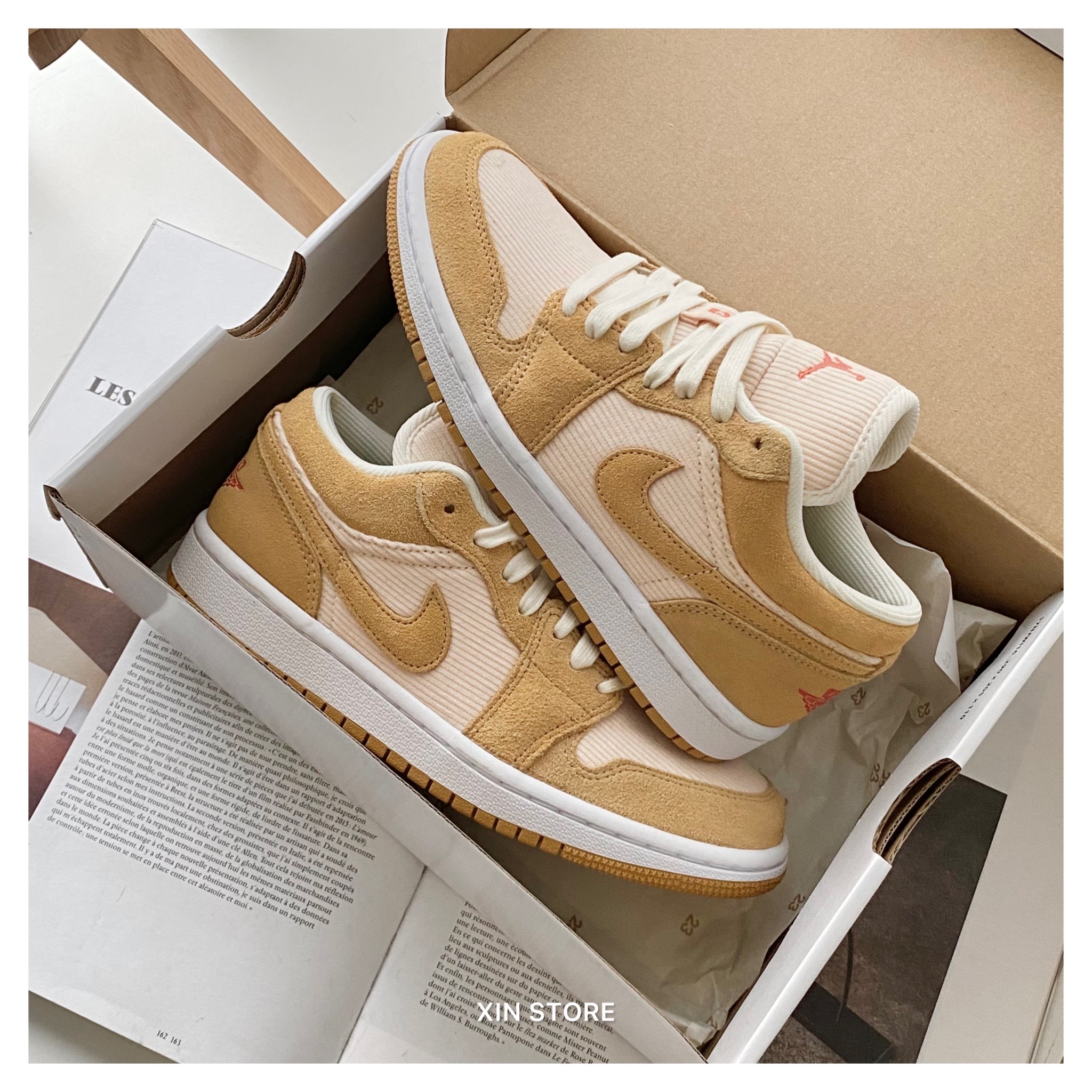 【現貨】Nike W Air Jordan 1 Low SE  低筒 燈心絨 麂皮 拼接 淺卡其
