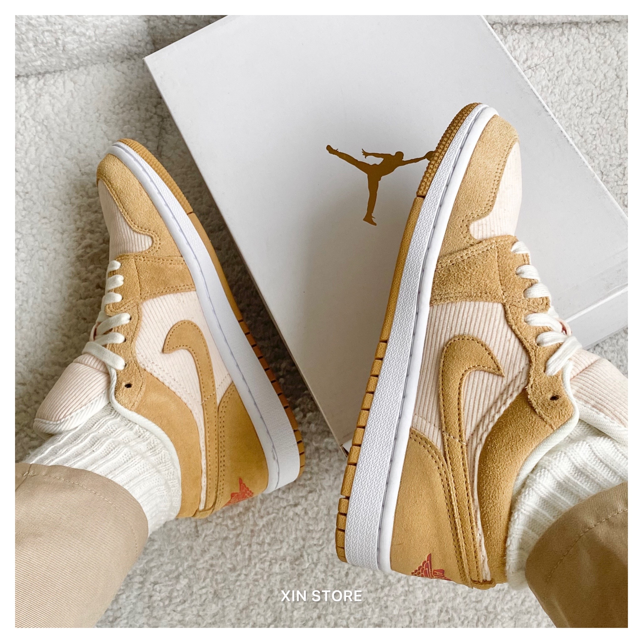 【現貨】Nike W Air Jordan 1 Low SE  低筒 燈心絨 麂皮 拼接 淺卡其