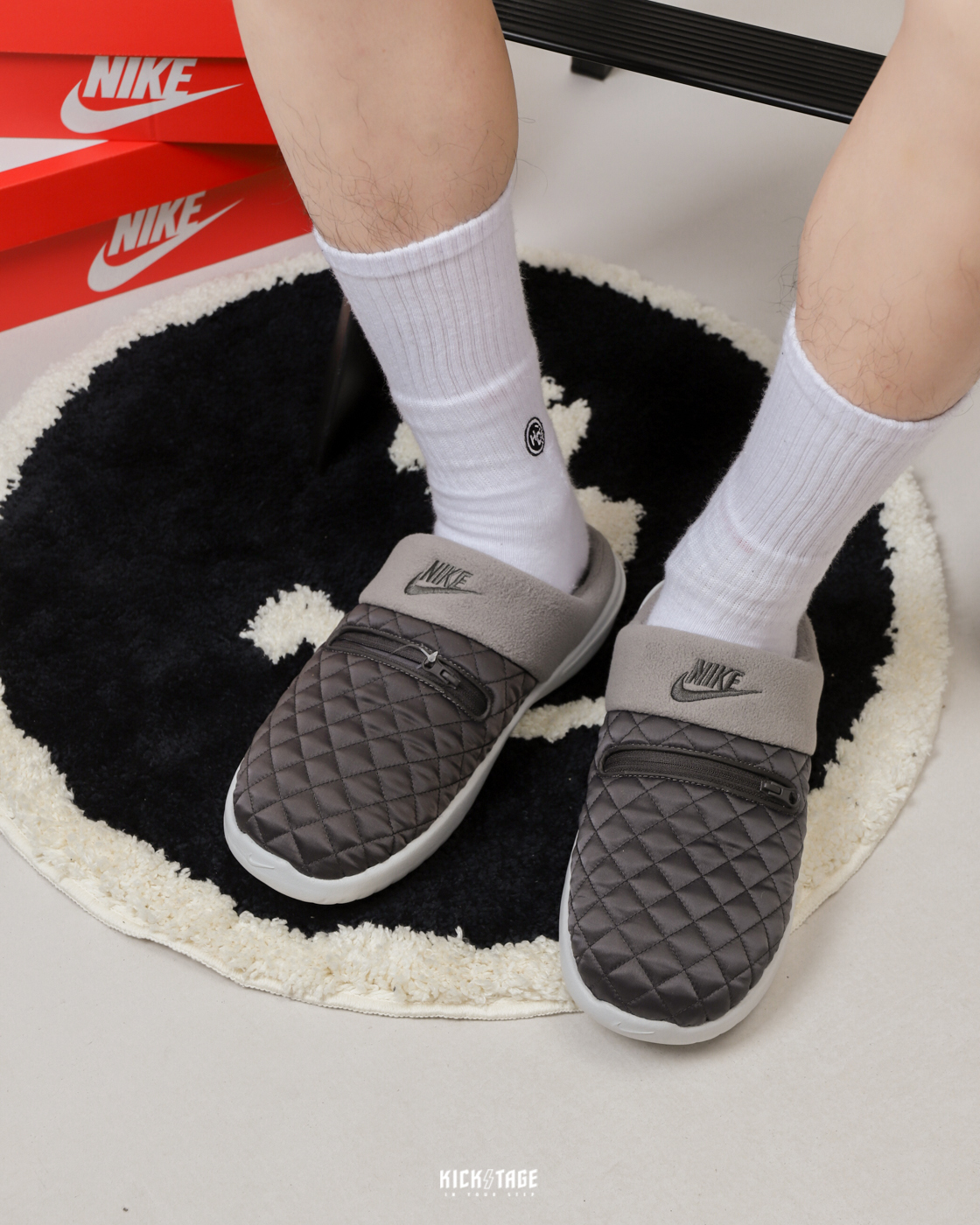 **特價商品售出不退換**男鞋 NIKE BURROW SE 黑灰色 穆勒鞋 絨布 菱格紋 保暖 柔軟 包頭 麵包 拖鞋【DQ0668-200】25SALE