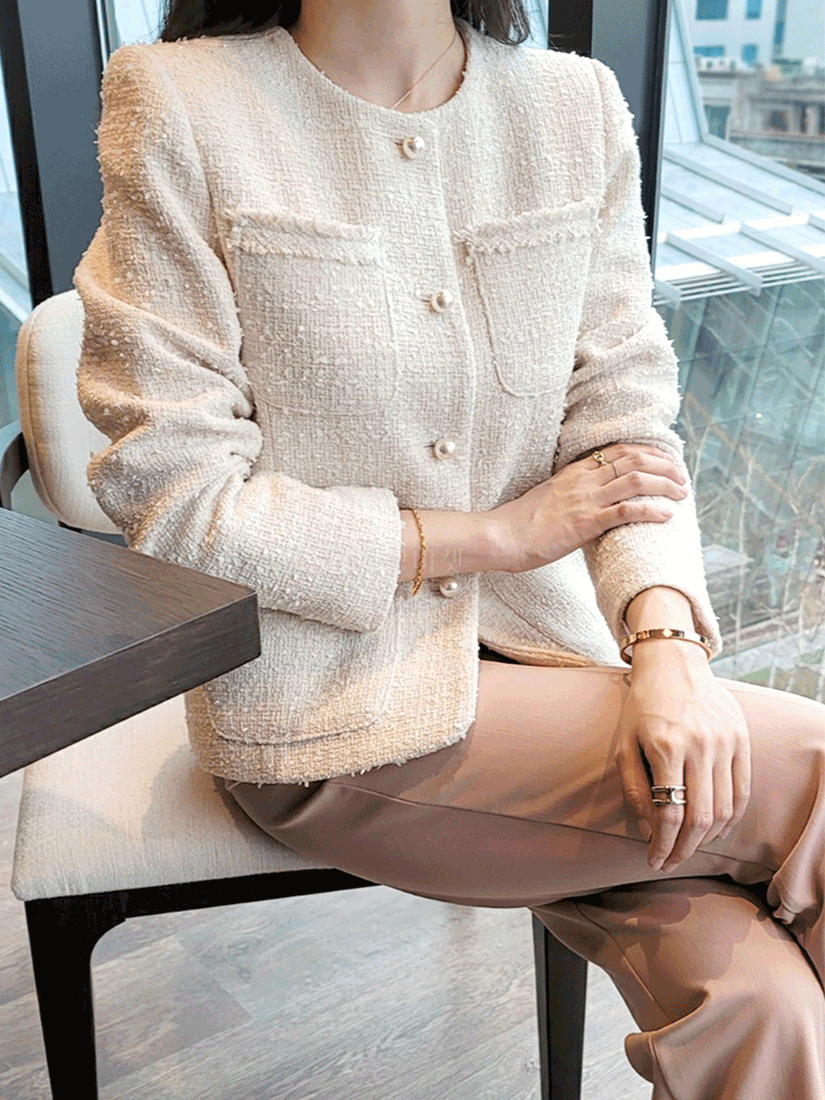 [現貨] 優雅氣質珍珠釦香香外套 [ 象牙白 / Free ]