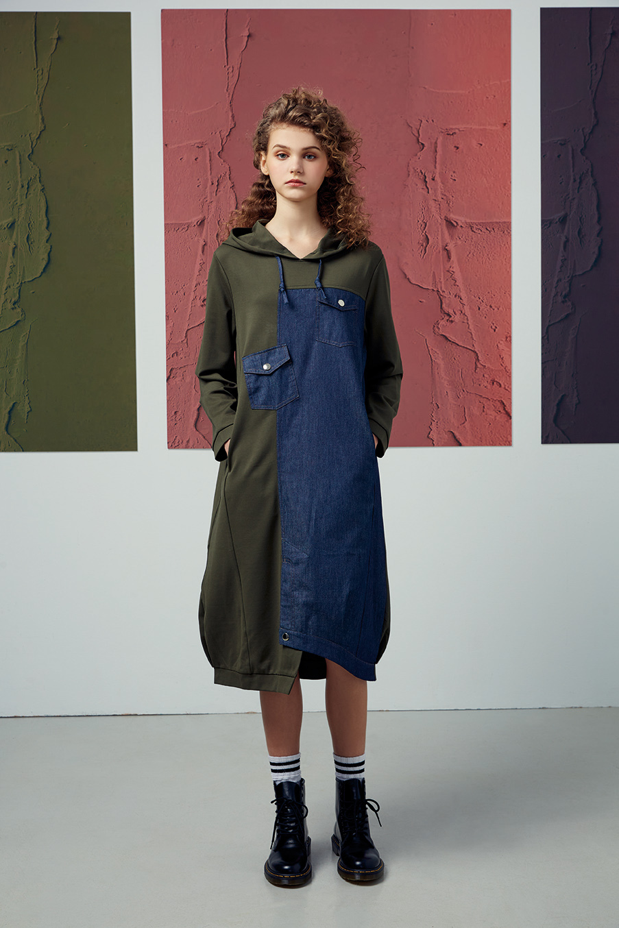 牛仔拼接造型連帽帥氣洋裝R6201