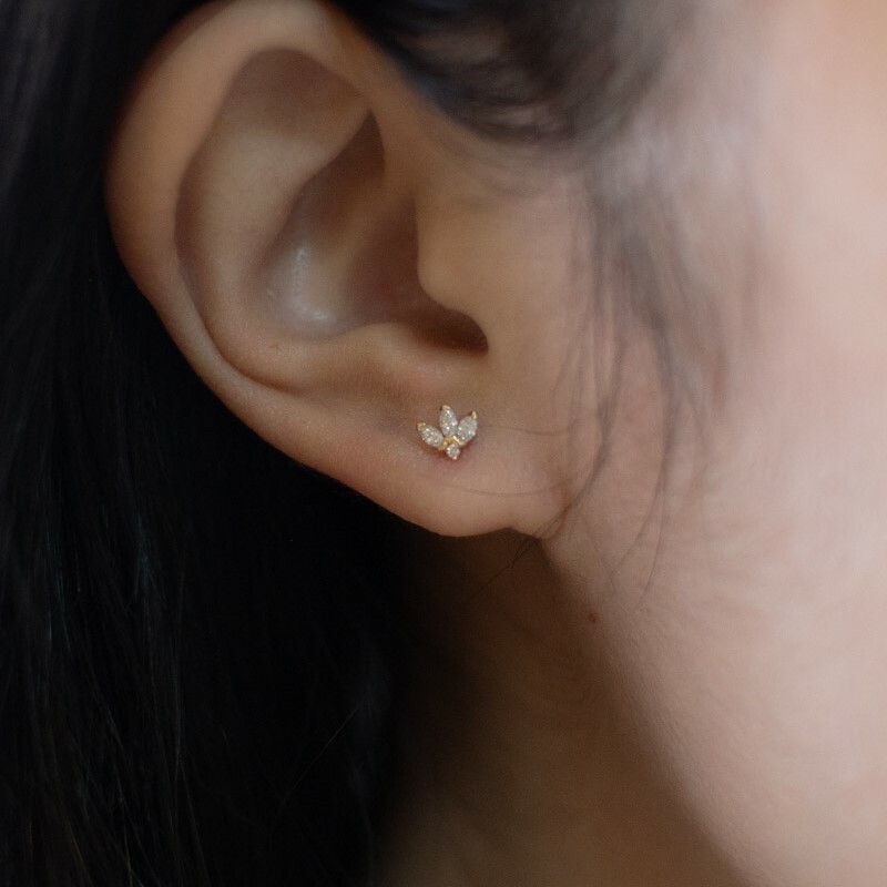 18K Fan Shape Diamond Earring