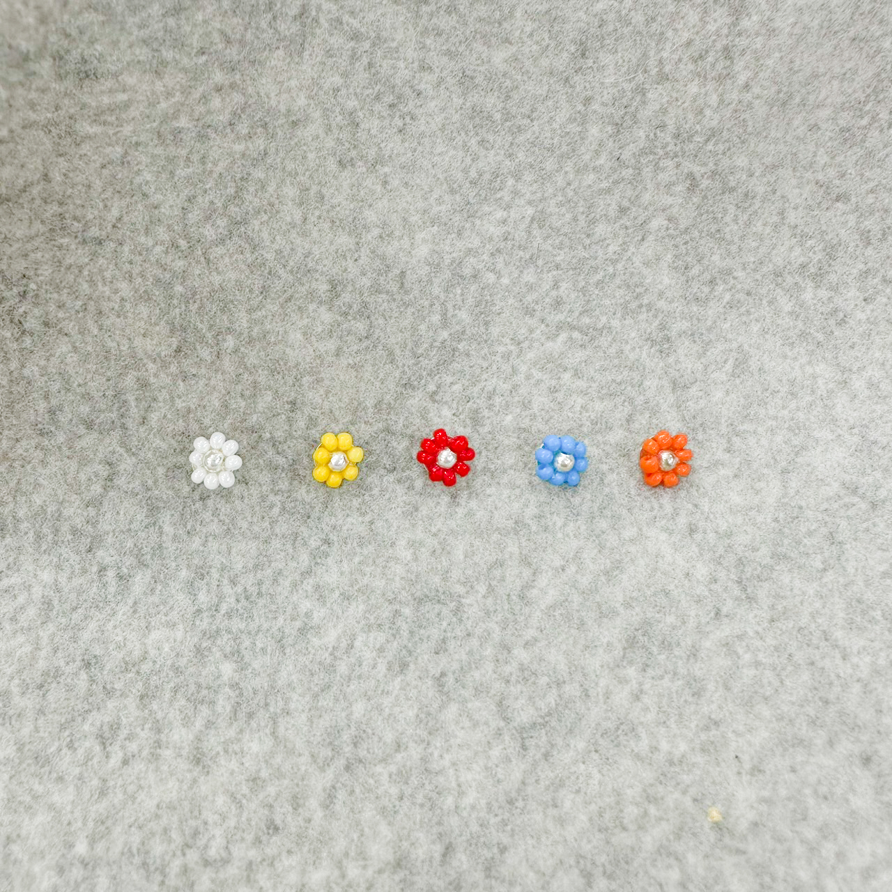 超迷你珠珠小花耳釘