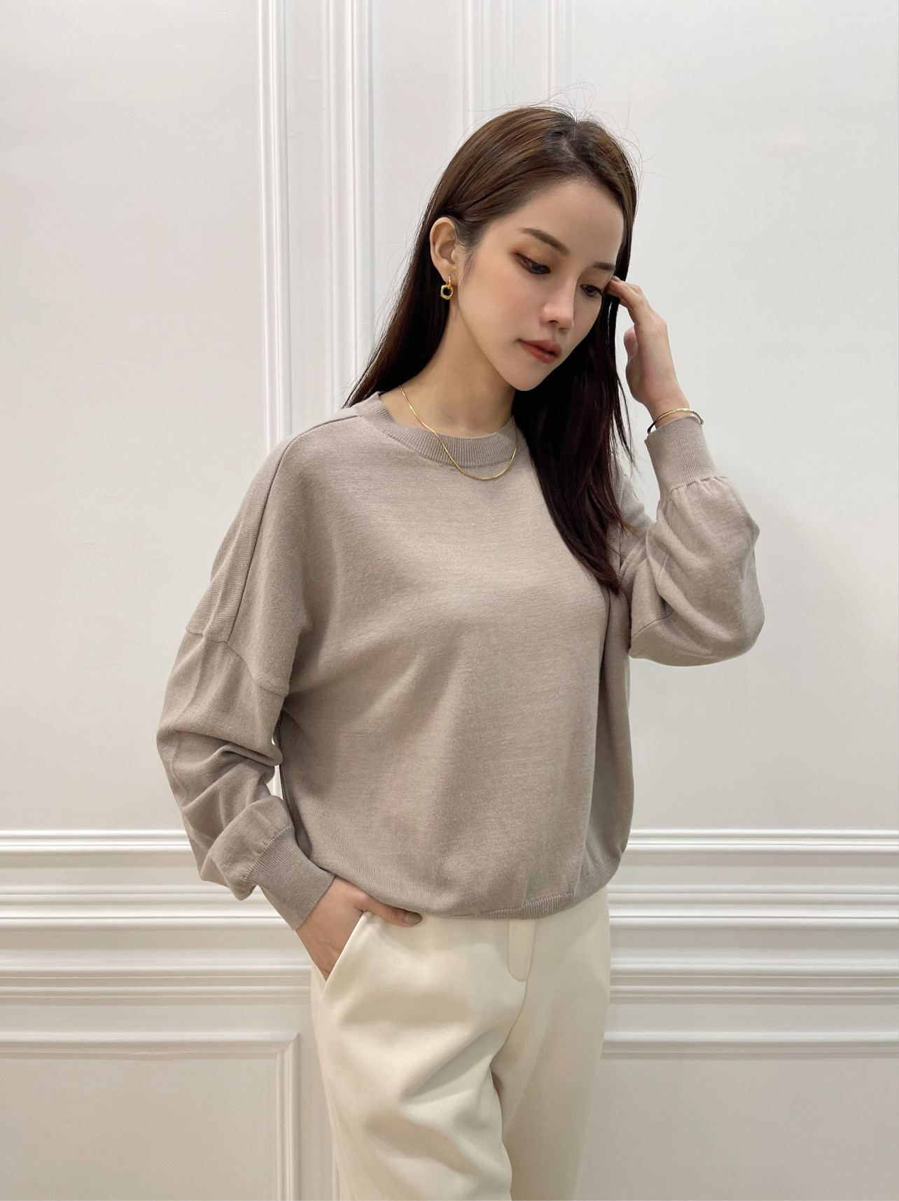 率性圓領針織上衣