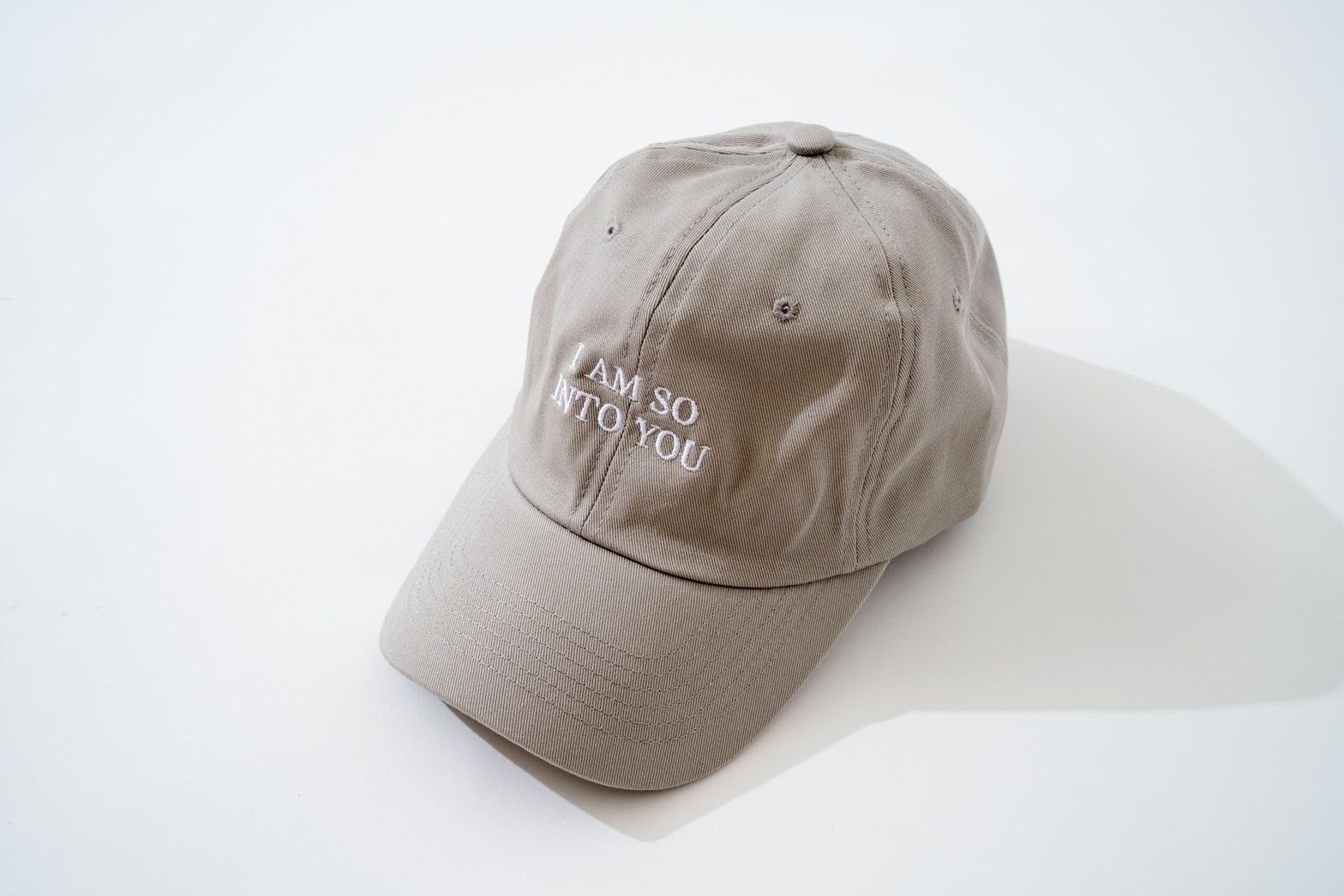 I AM SO INTO YOU / Wooooo by team love 標語logo 帽