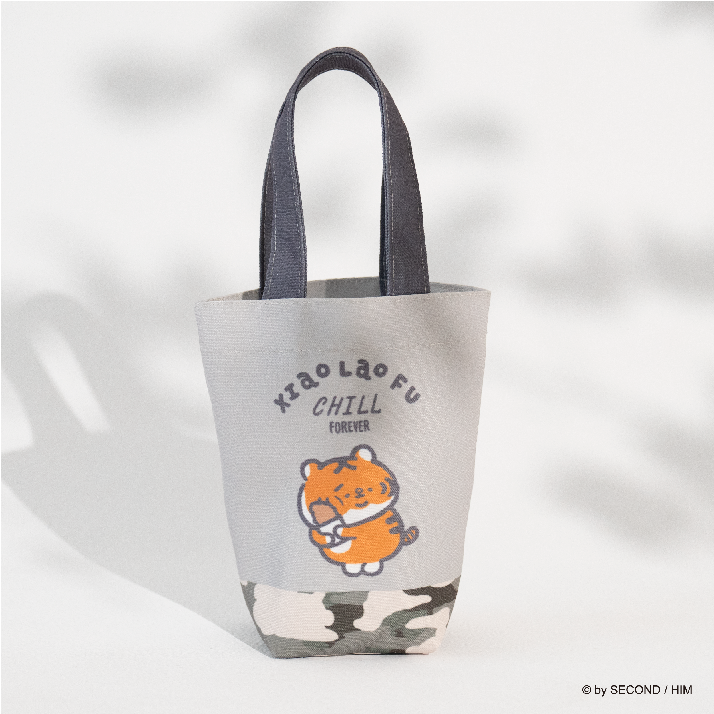 【慢慢挑x小勞撫-雙花色防潑水提袋】迷彩款（可裝冰霸杯）