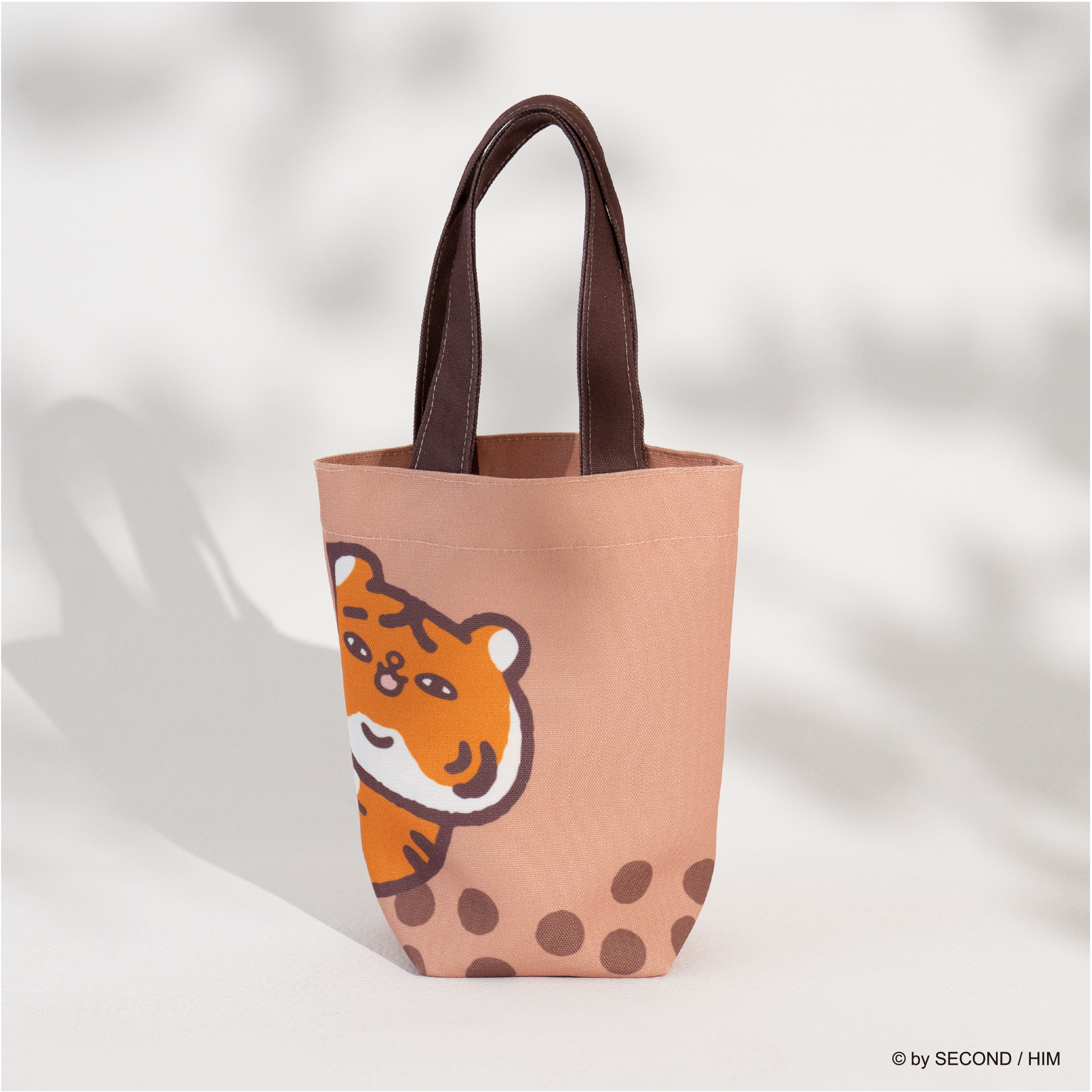 【慢慢挑x小勞撫-雙花色防潑水提袋】珍奶款（可裝冰霸杯）