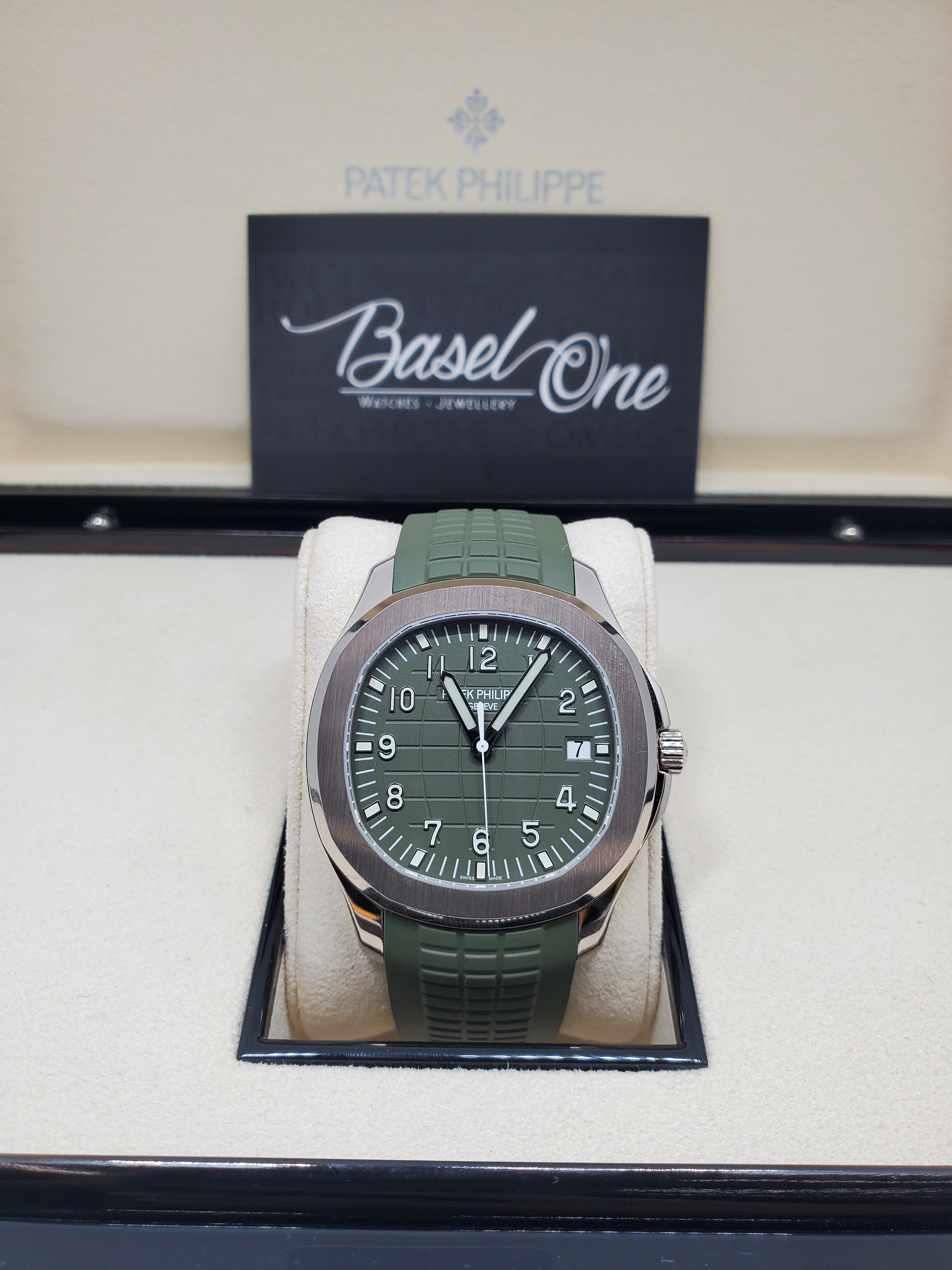 PRE-OWNED 5168G-010 5168 PATEK PHILIPPE GREEN DIAL WHITE GOLD MEN AQUANAUT 42 MM