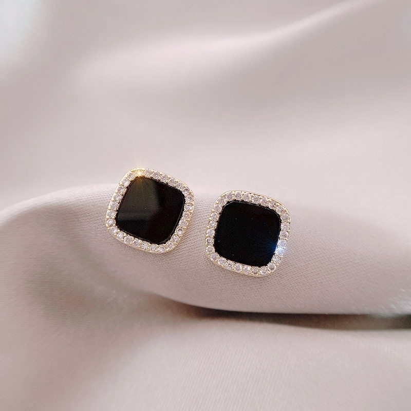 黑方塊碎鑽耳環