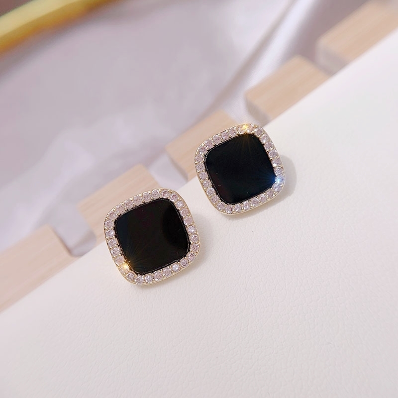 黑方塊碎鑽耳環