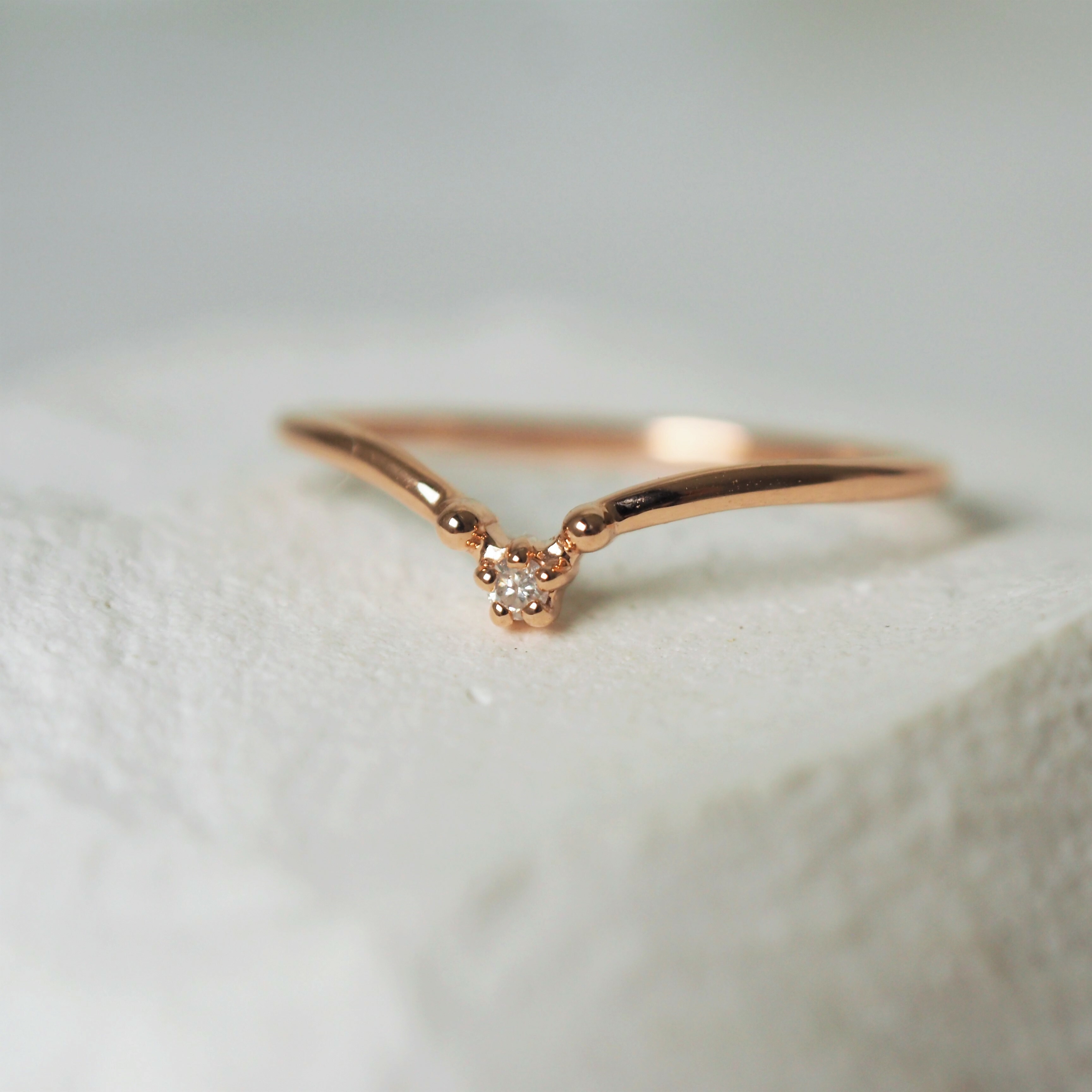 14K Stardust單顆真鑽V形戒指