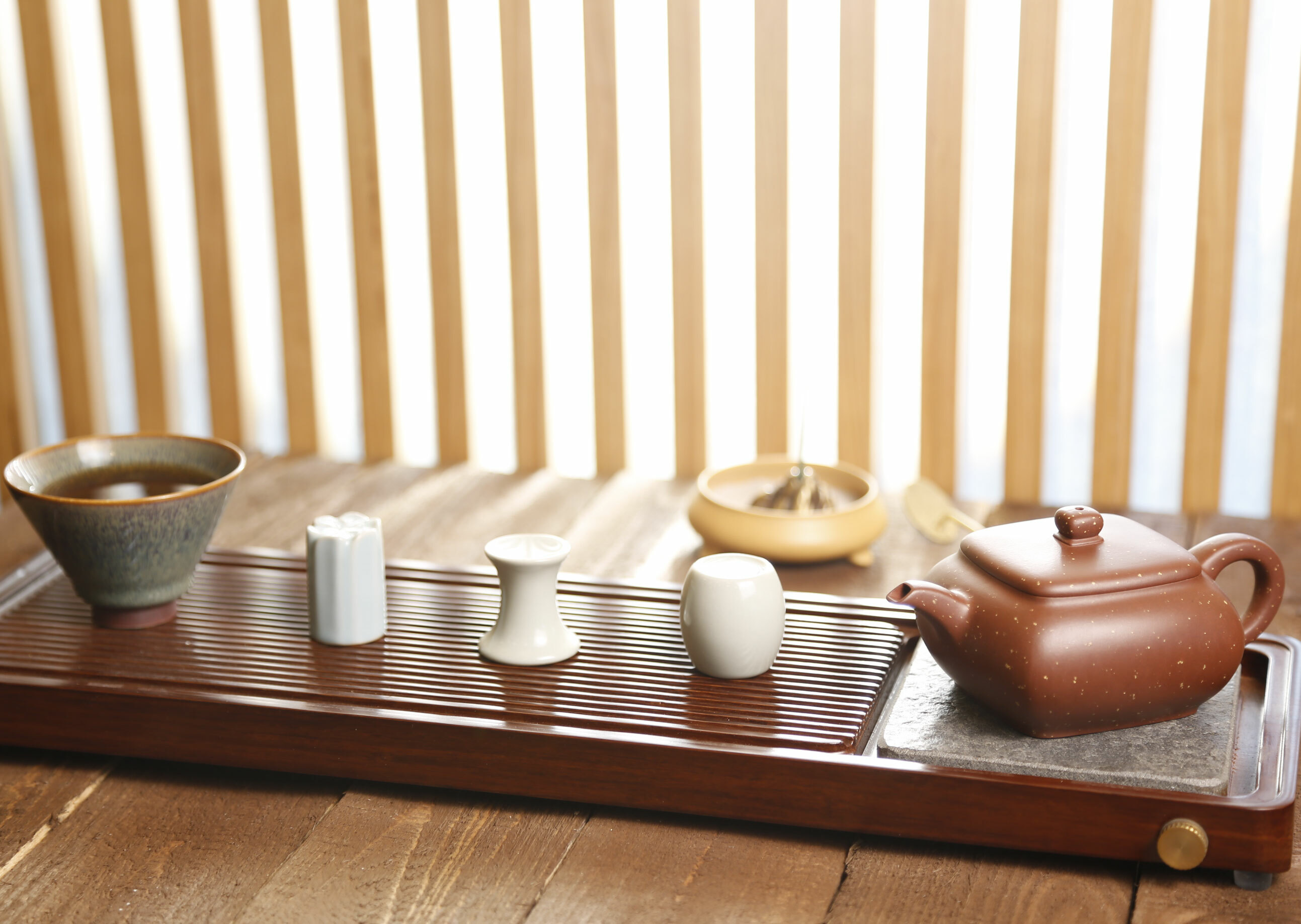 【茶壺蓋托】-- 簡潔不失設計感的造型，為茶席增添雅致。