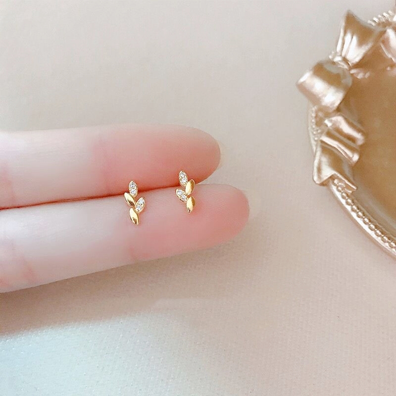 綴鑽樹葉迷你耳環
