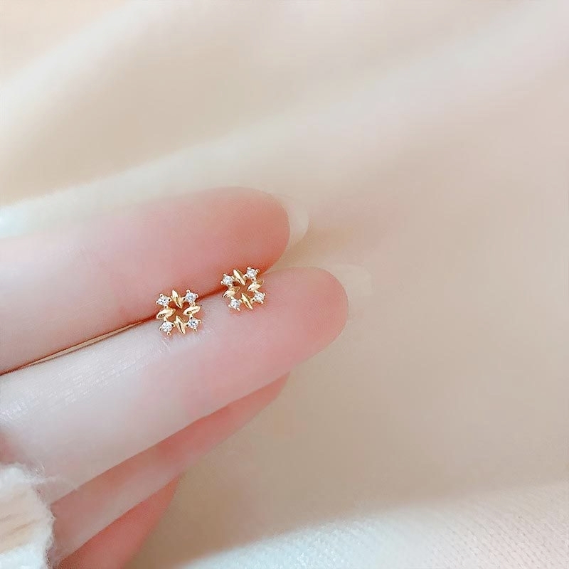 鏤空方格迷你耳環