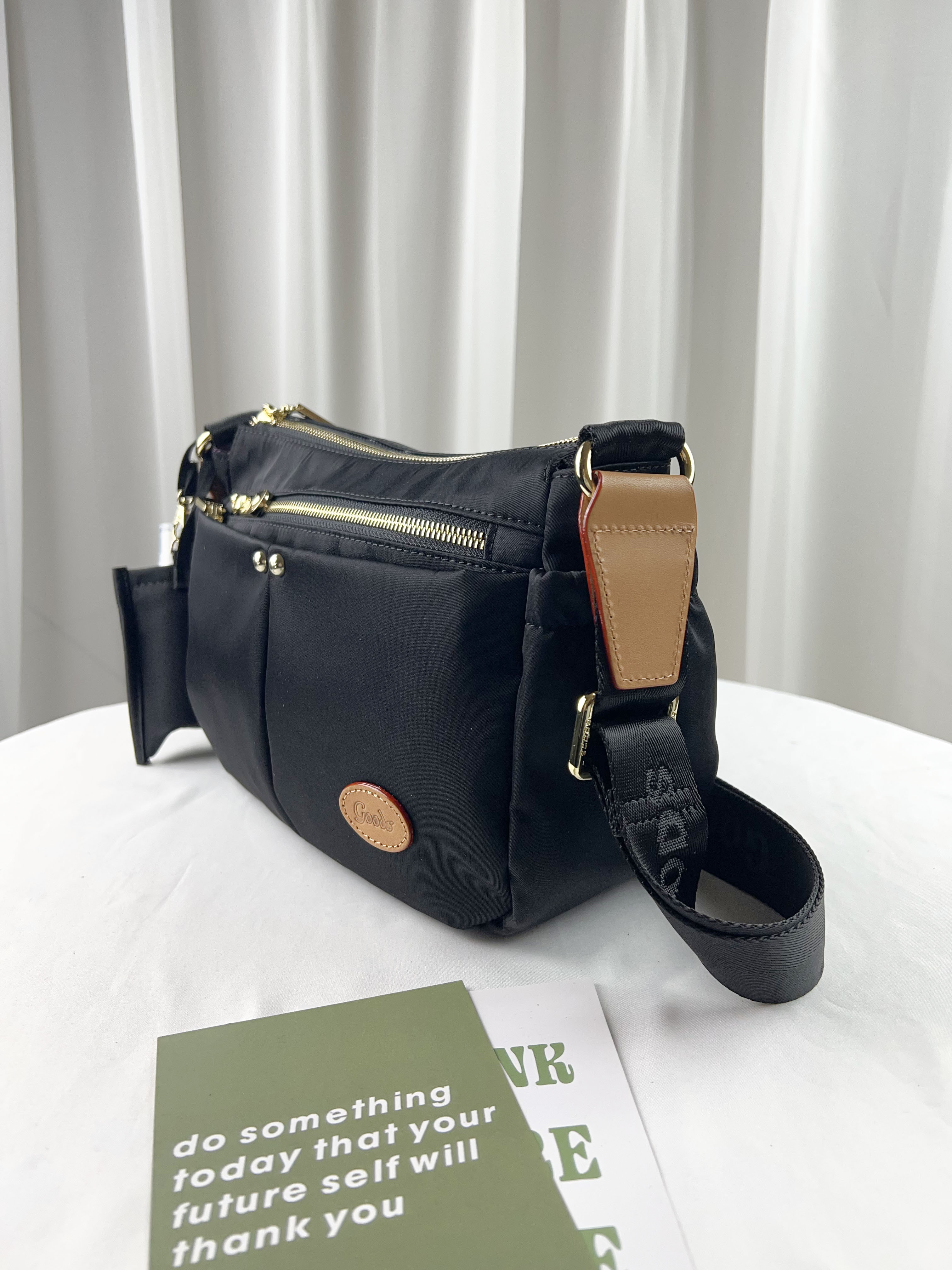 GOODS 素面尼龍防潑水側背包 附酒精保護套+酒精瓶   #2806