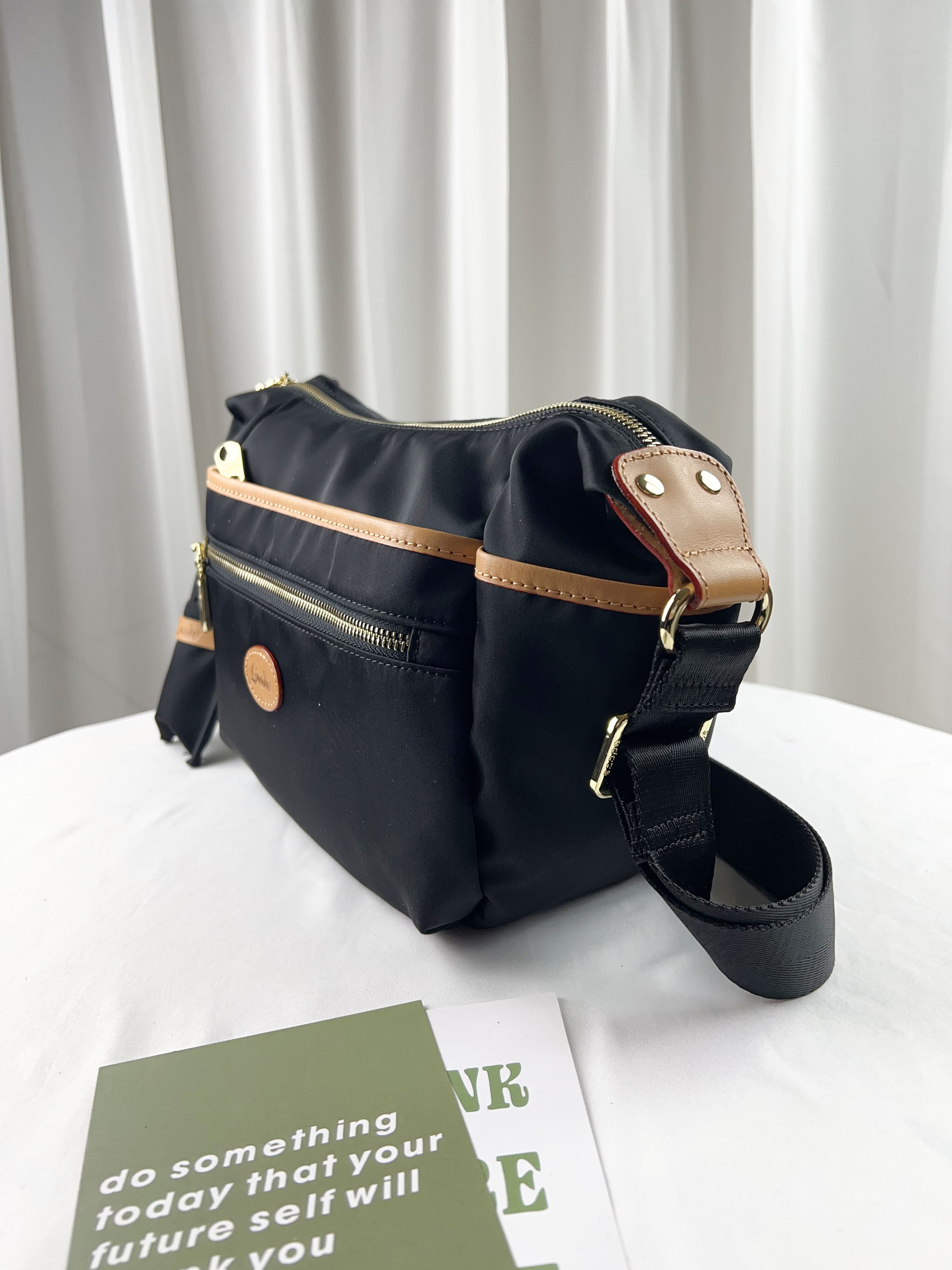 GOODS 素面尼龍防潑水側背包 附酒精保護套+酒精瓶 #2807