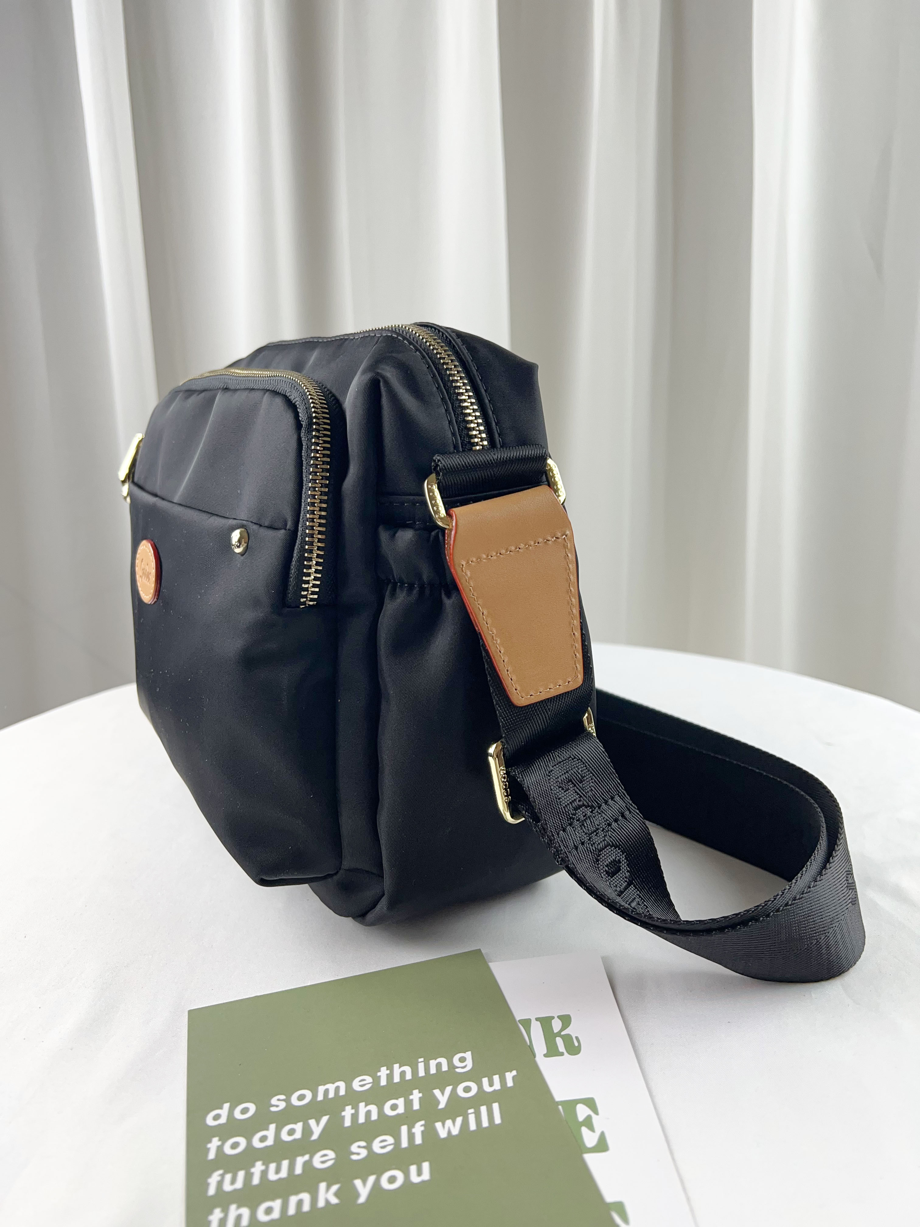 GOODS 素面尼龍防潑水側背包 附酒精保護套+酒精瓶   #2804