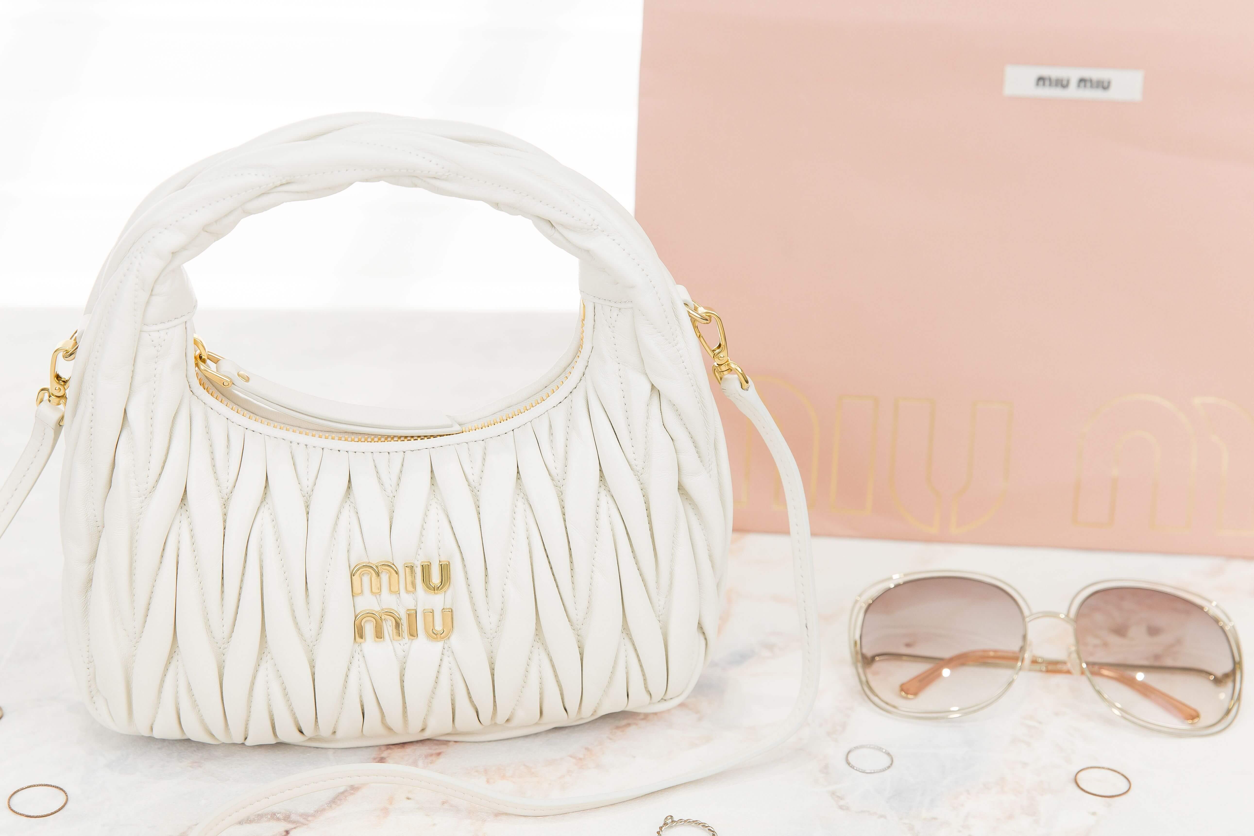 Miu Miu Wander Matelassé Nappa Leather Mini Hobo Bag 白色抓皺皮革金字Logo手提肩背包