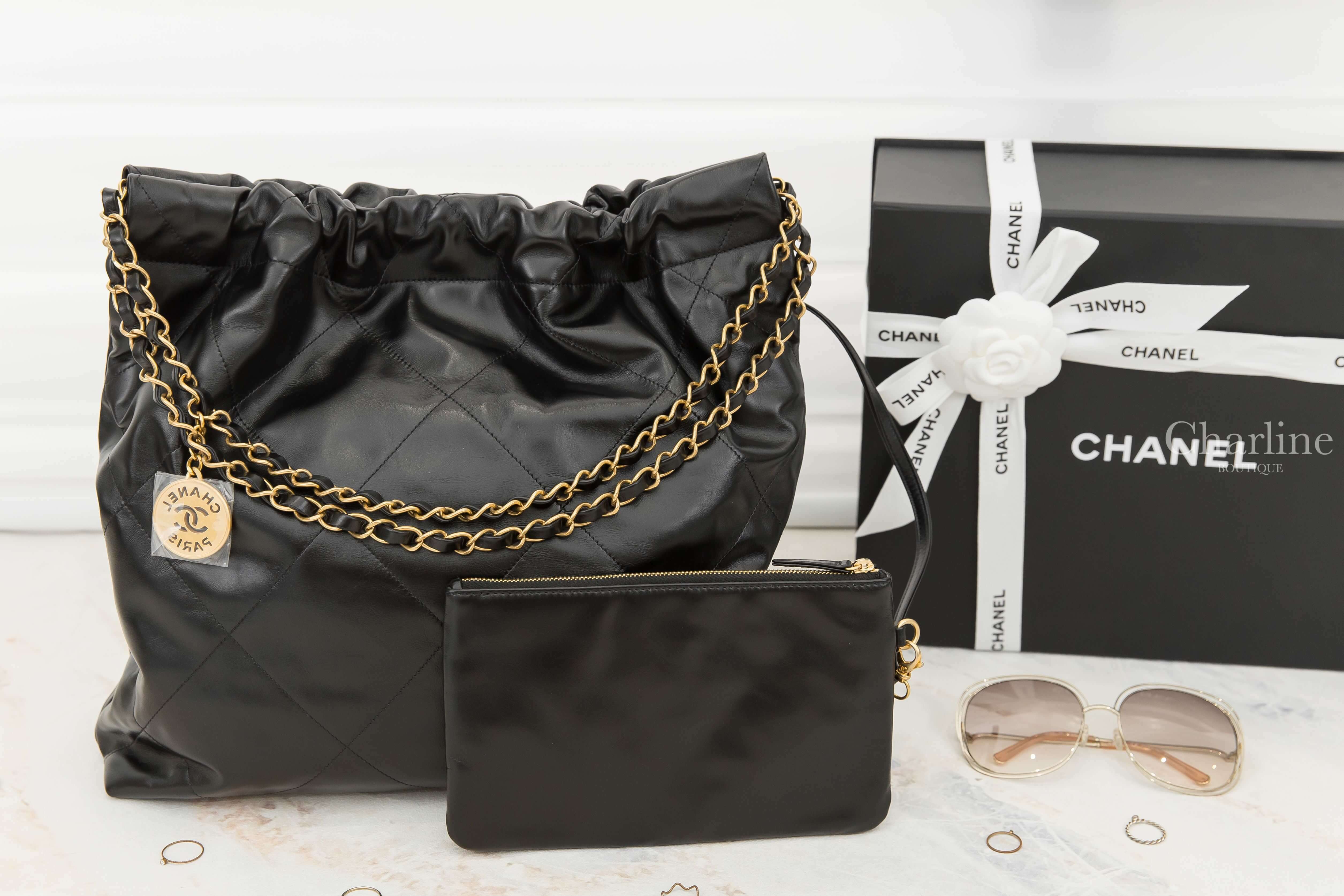 Chanel Chanel 22 Handbag 黑色金字徽章鍊帶中型牛皮大菱格紋肩背包-Charline Boutique 精品代購